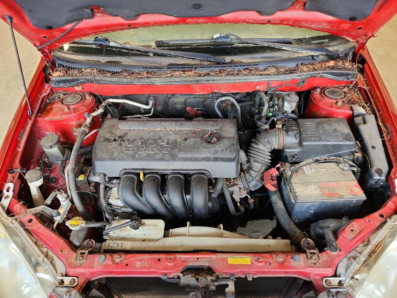 2005 Toyota Corolla Ce Red vin: 2T1BR32E35C336943
