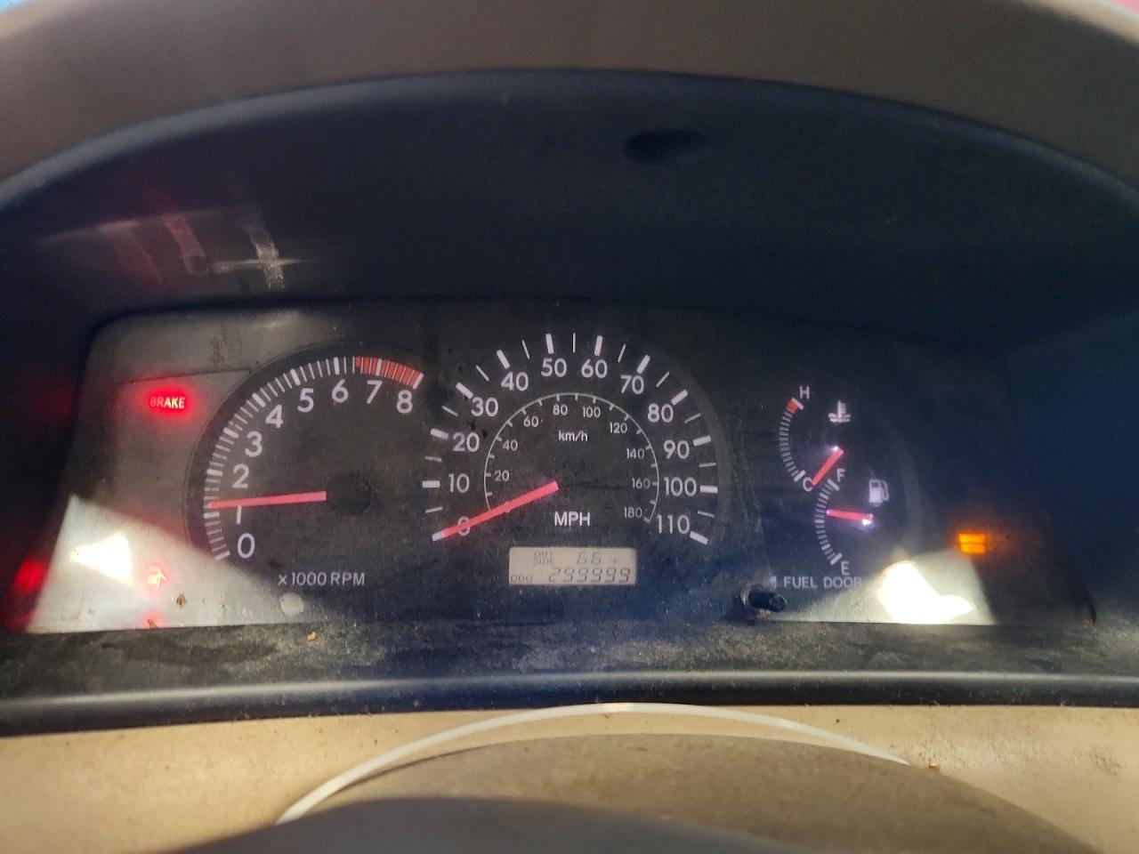 2005 Toyota Corolla Ce Red vin: 2T1BR32E35C336943