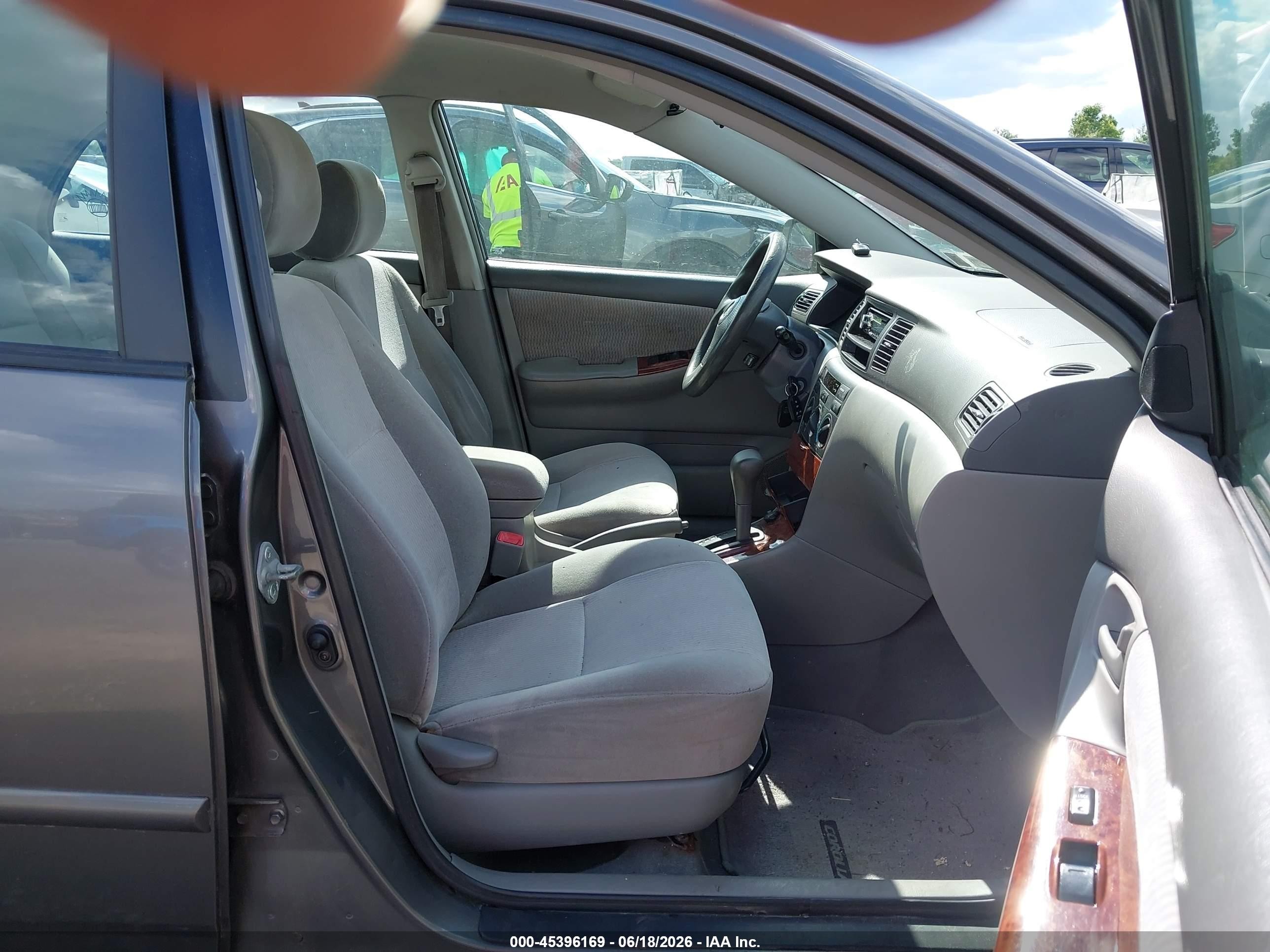 2005 Toyota Corolla Le Gray vin: 2T1BR32E35C452188