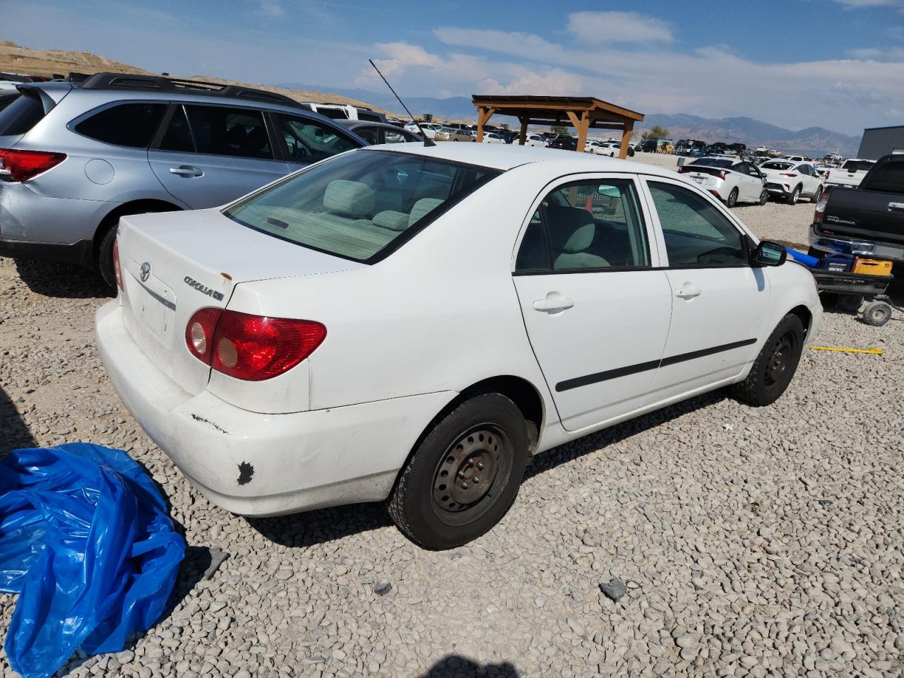 2005 Toyota Corolla Ce White vin: 2T1BR32E35C466138