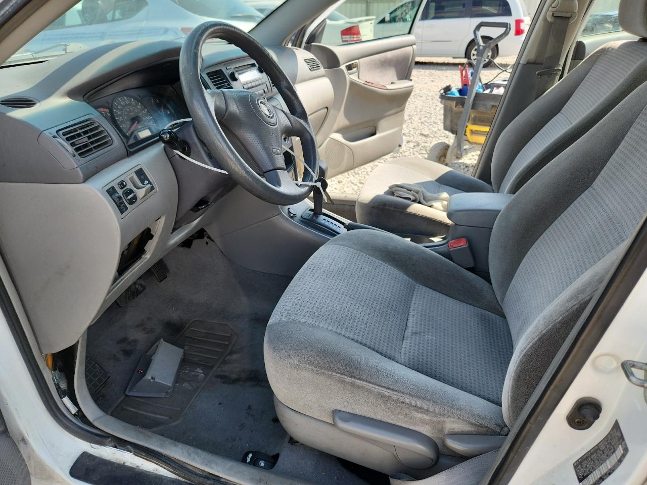 2005 Toyota Corolla Ce White vin: 2T1BR32E35C466138