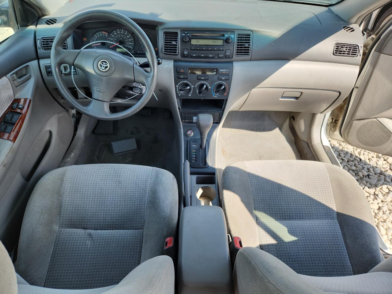 2005 Toyota Corolla Ce White vin: 2T1BR32E35C466138