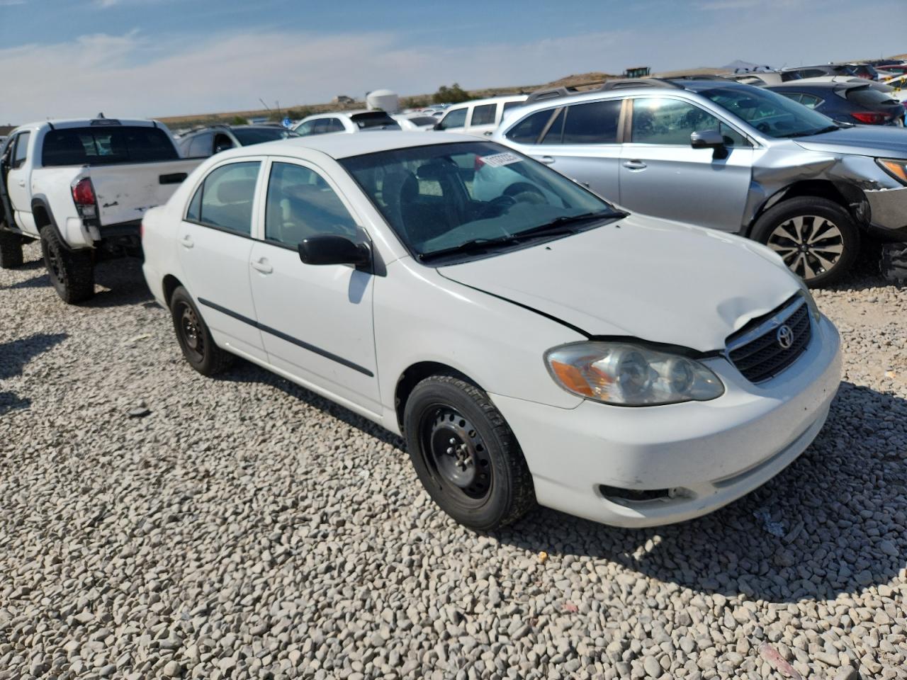 2005 Toyota Corolla Ce White vin: 2T1BR32E35C466138