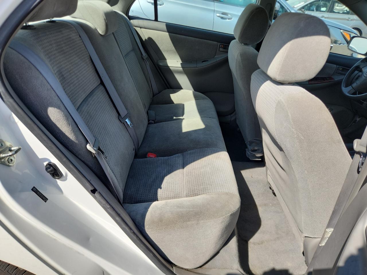 2005 Toyota Corolla Ce White vin: 2T1BR32E35C466138