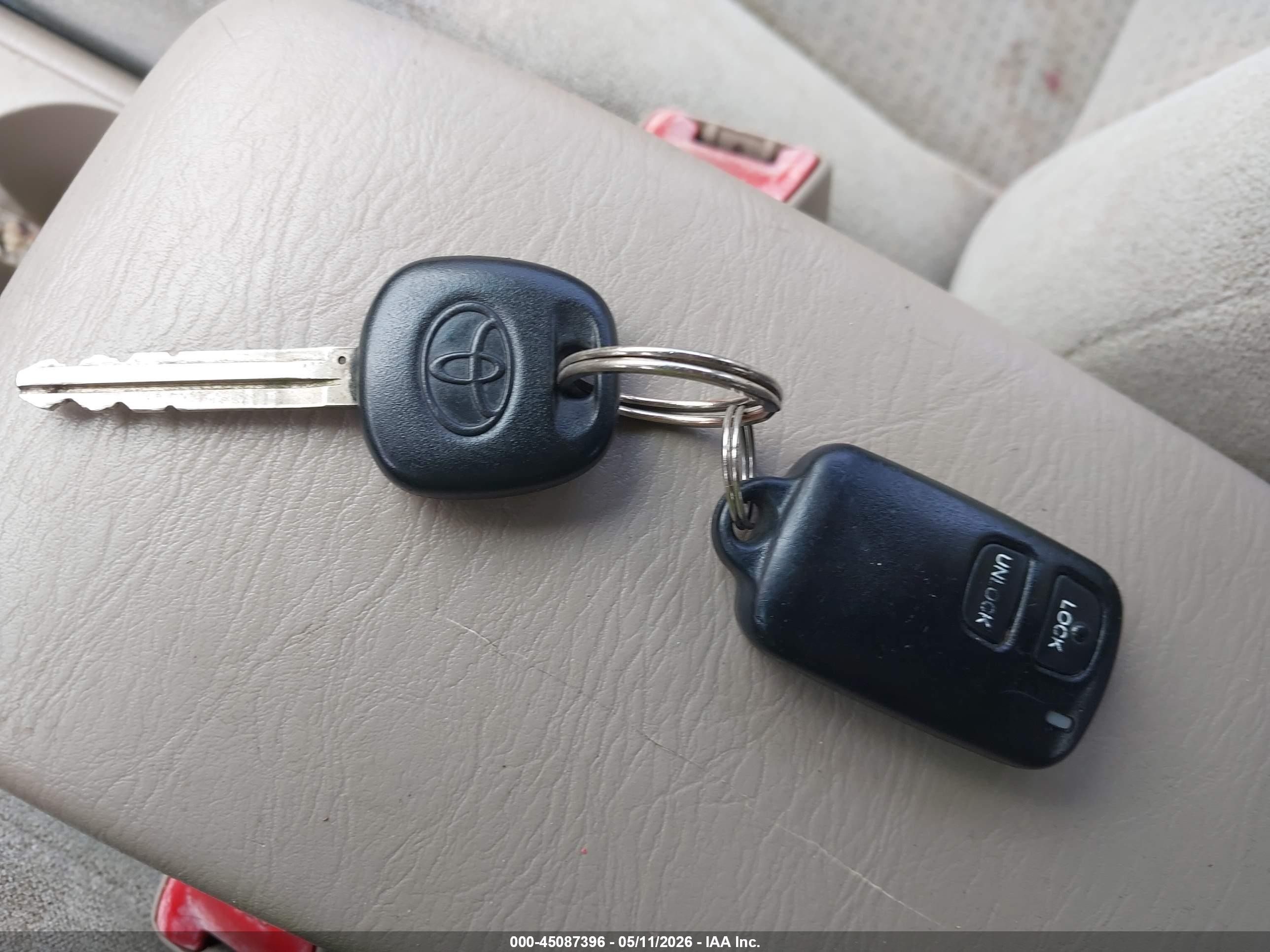 2007 Toyota Corolla Ce Silver vin: 2T1BR32E37C779404