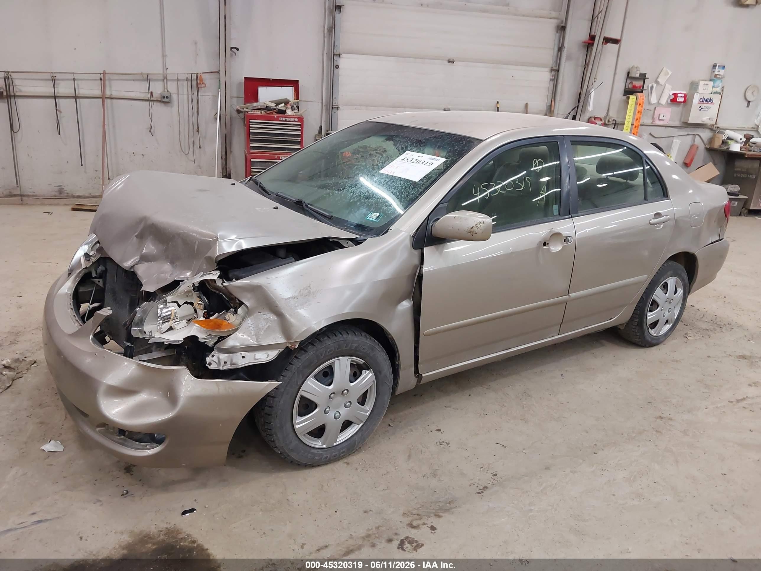 2008 Toyota Corolla Le Gold vin: 2T1BR32E38C873512