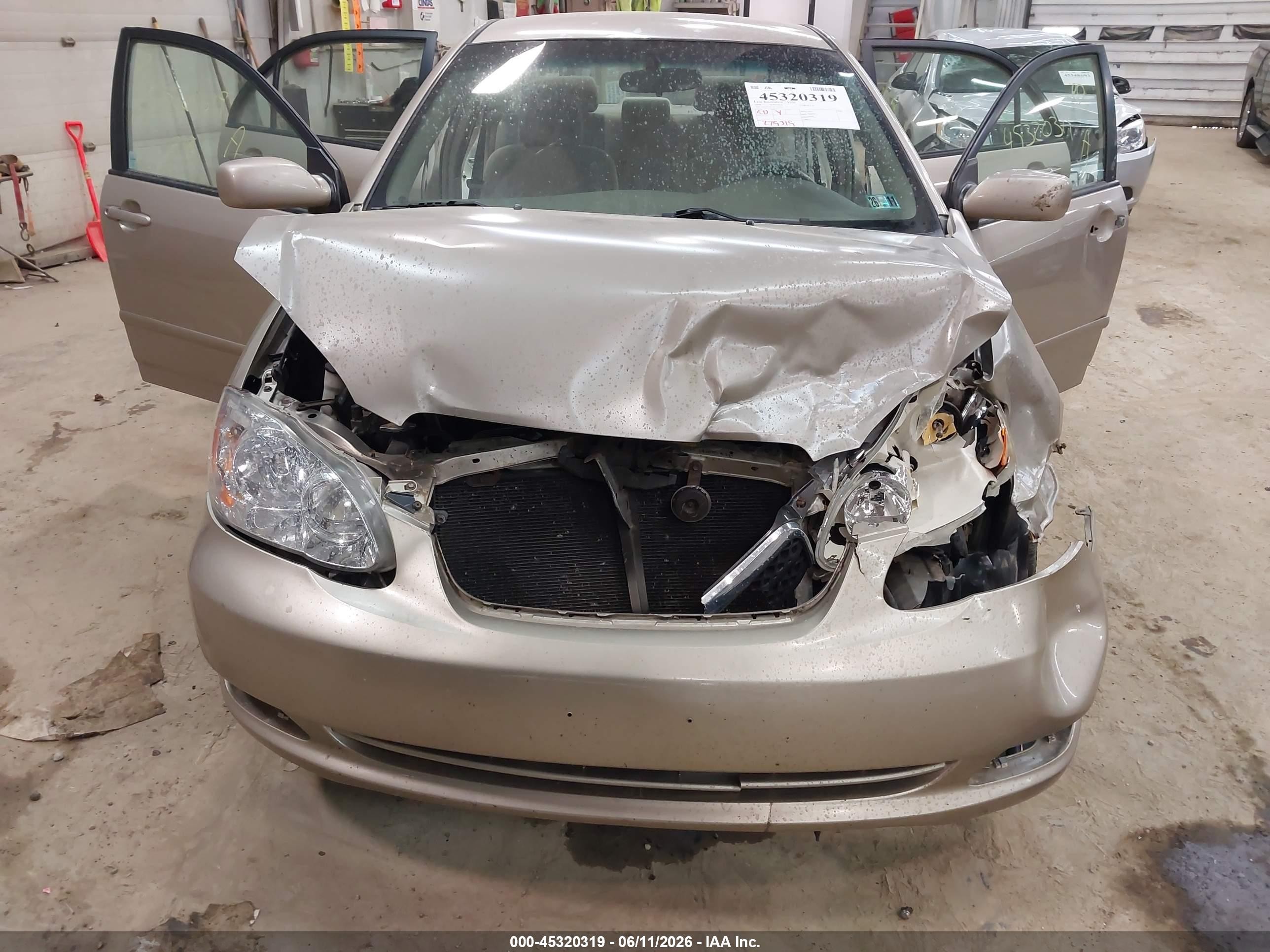 2008 Toyota Corolla Le Gold vin: 2T1BR32E38C873512