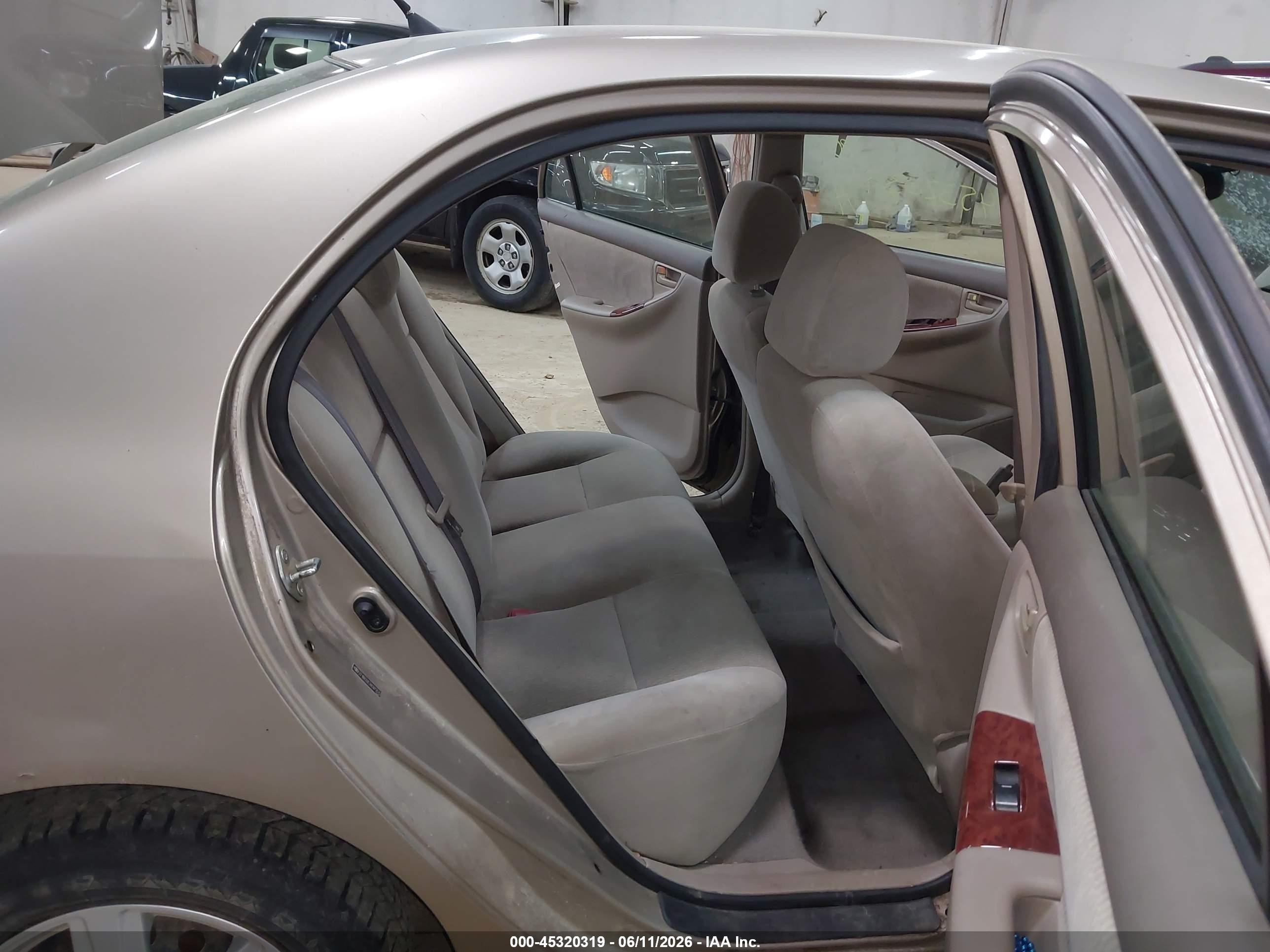 2008 Toyota Corolla Le Gold vin: 2T1BR32E38C873512