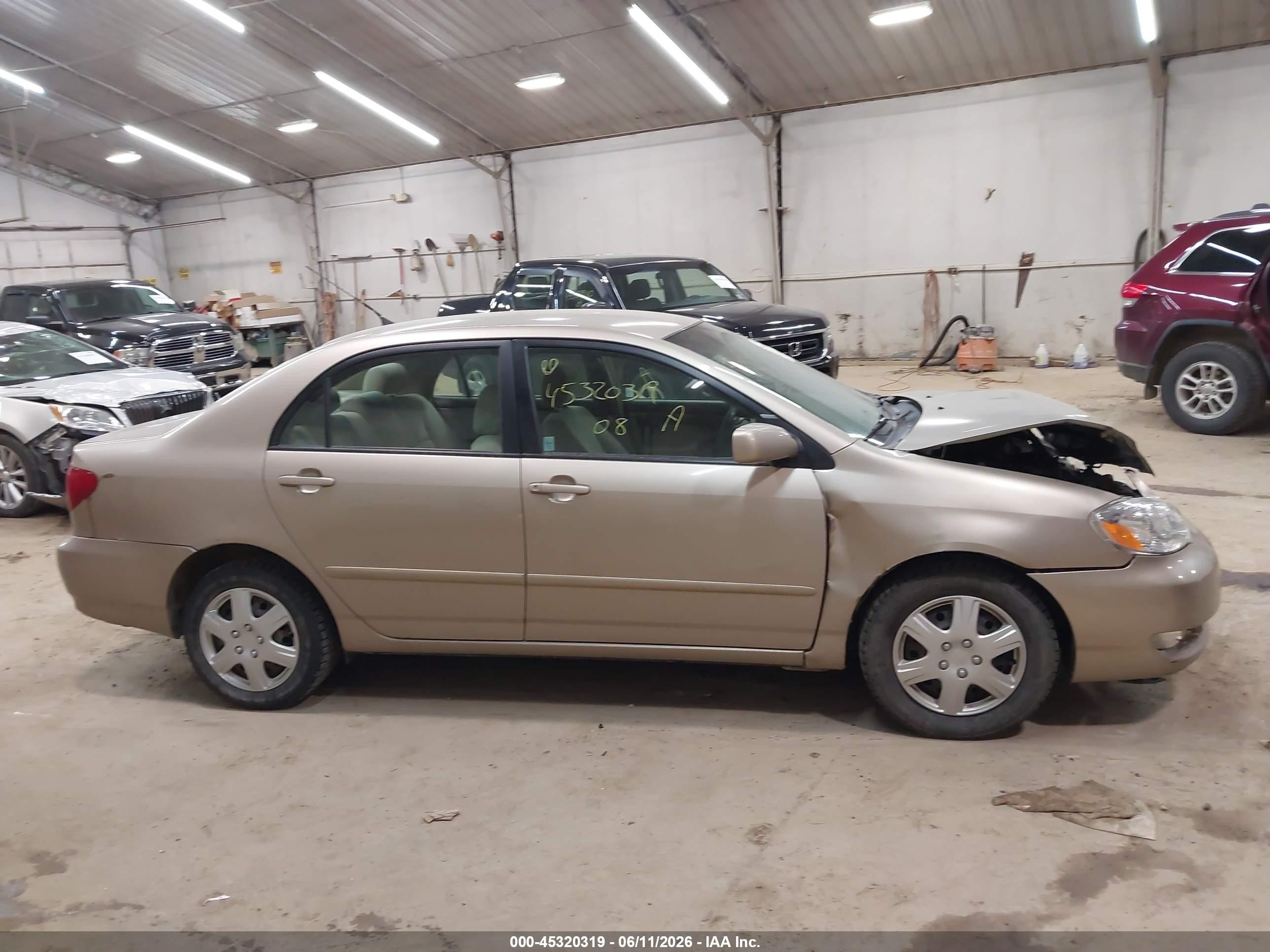 2008 Toyota Corolla Le Gold vin: 2T1BR32E38C873512