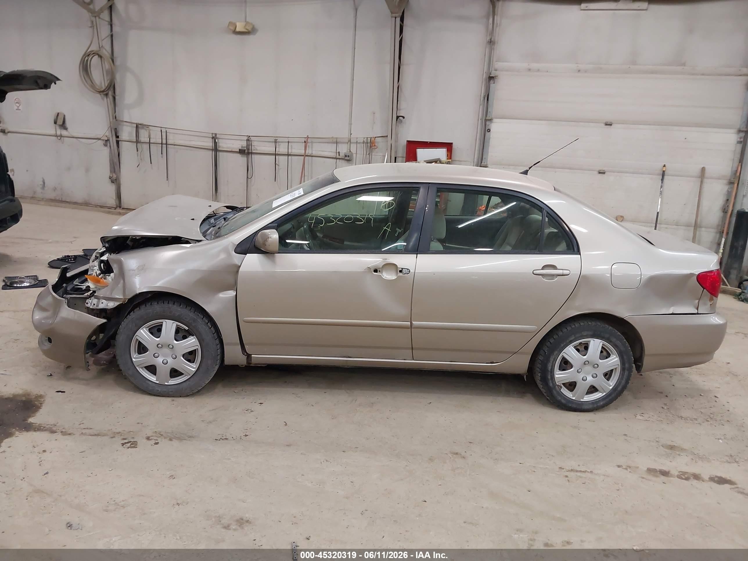 2008 Toyota Corolla Le Gold vin: 2T1BR32E38C873512