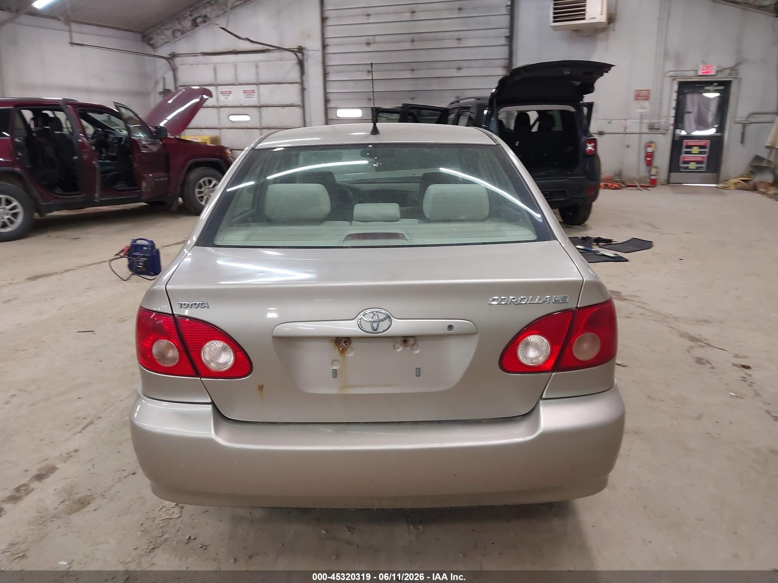 2008 Toyota Corolla Le Gold vin: 2T1BR32E38C873512