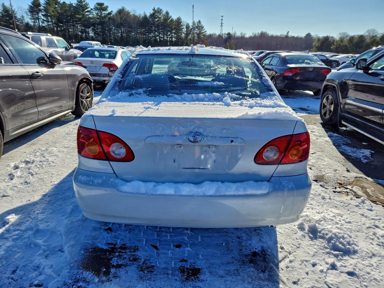 2004 Toyota Corolla Ce White vin: 2T1BR32E44C187490