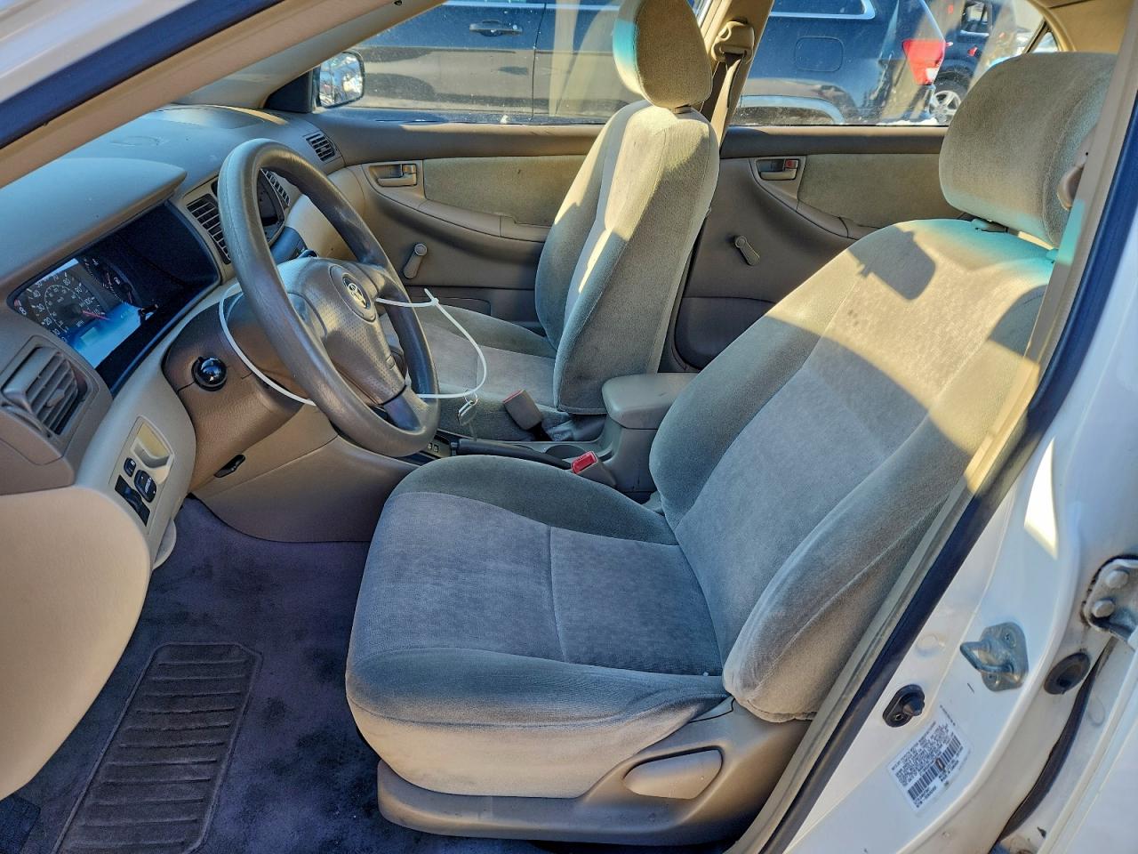 2004 Toyota Corolla Ce White vin: 2T1BR32E44C187490