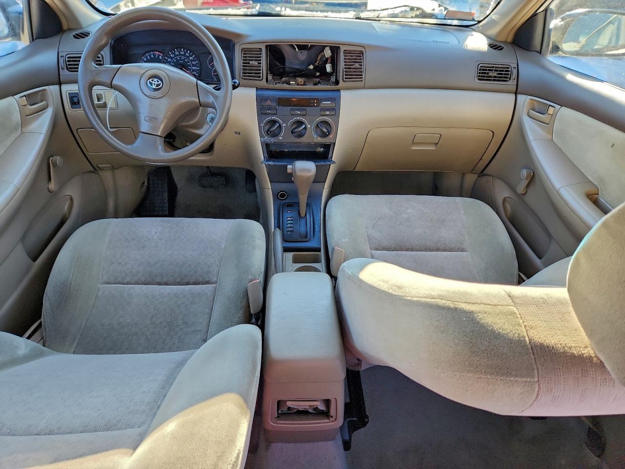 2004 Toyota Corolla Ce White vin: 2T1BR32E44C187490
