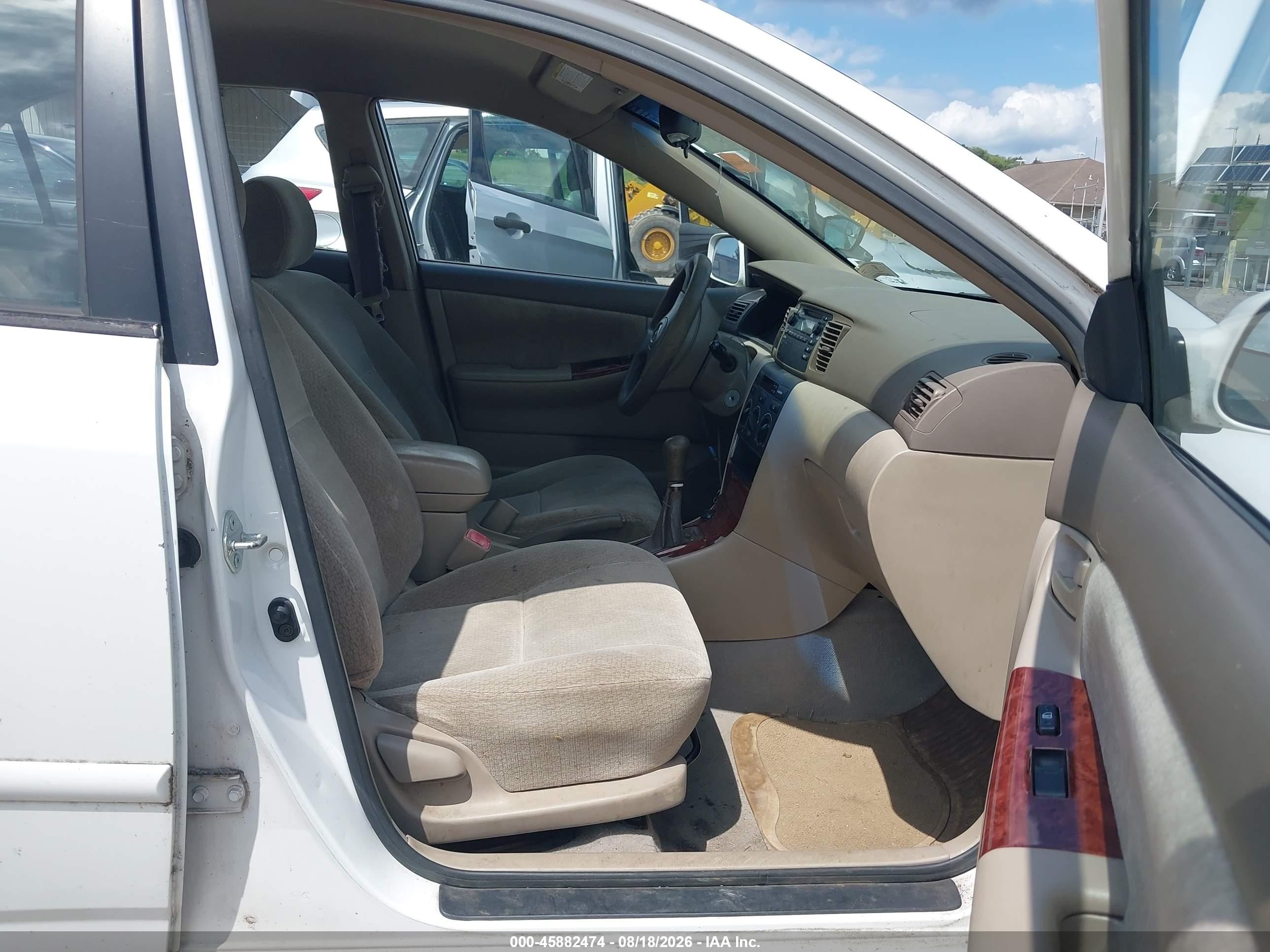 2004 Toyota Corolla Le White vin: 2T1BR32E44C246795