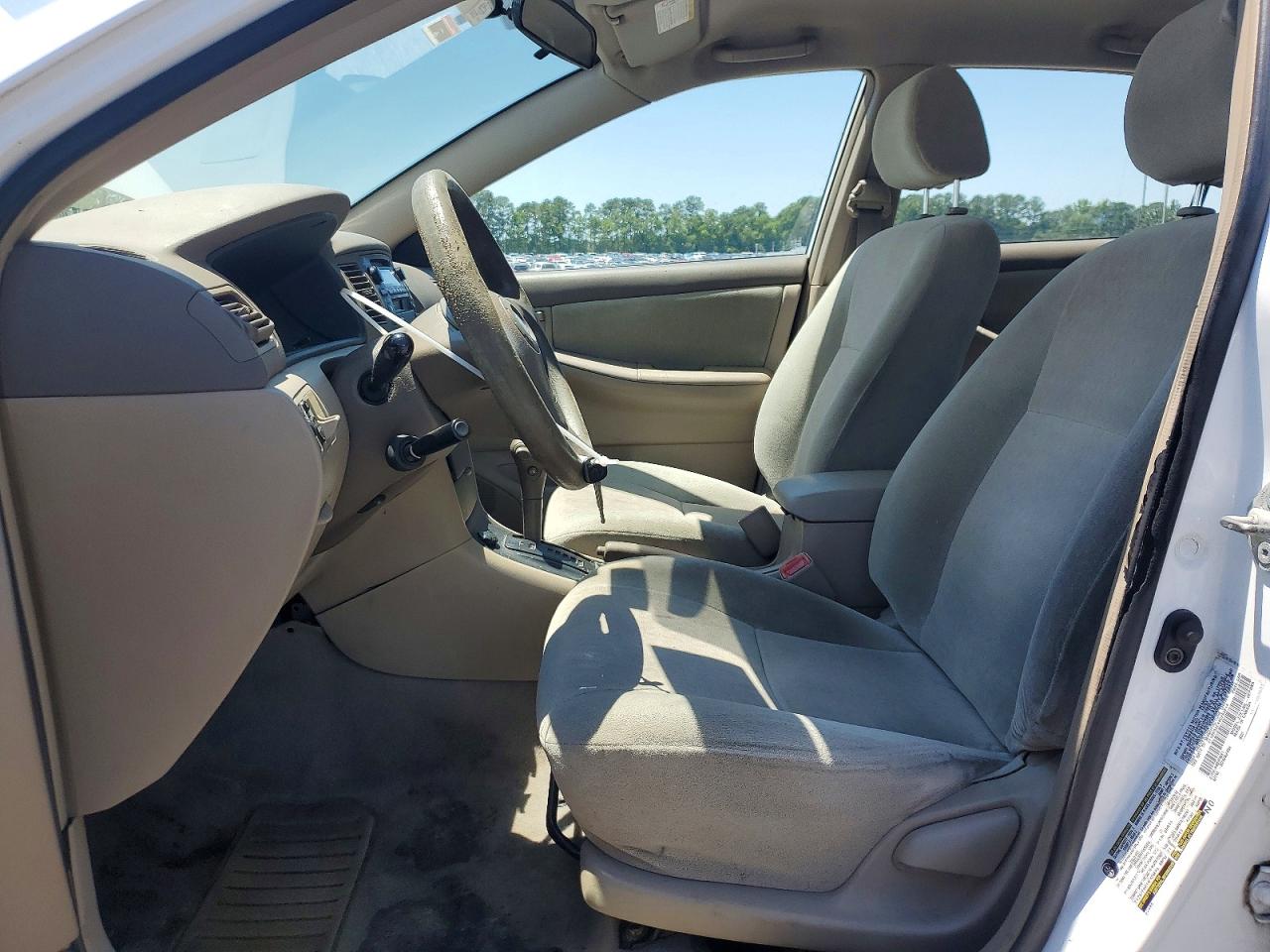 2004 Toyota Corolla Ce White vin: 2T1BR32E44C263614