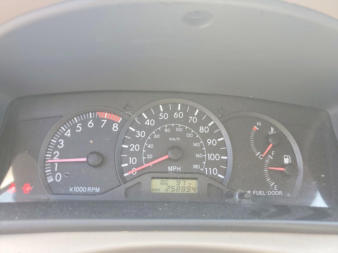 2004 Toyota Corolla Ce White vin: 2T1BR32E44C263614