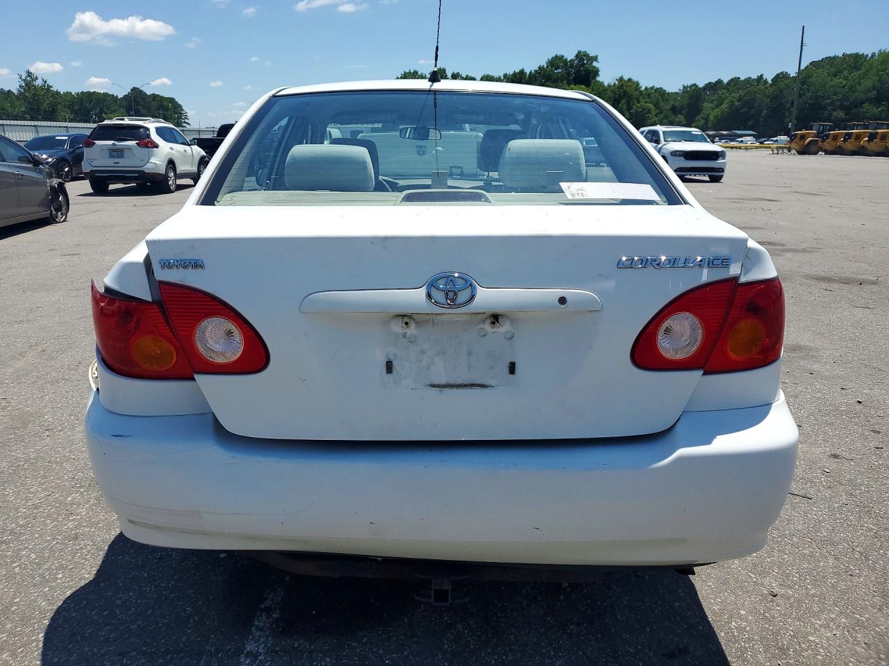 2004 Toyota Corolla Ce White vin: 2T1BR32E44C263614