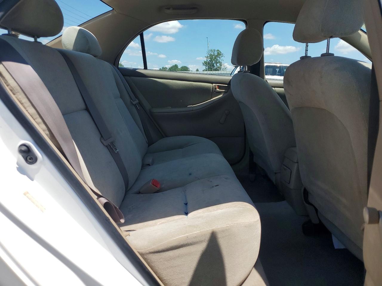 2004 Toyota Corolla Ce White vin: 2T1BR32E44C263614