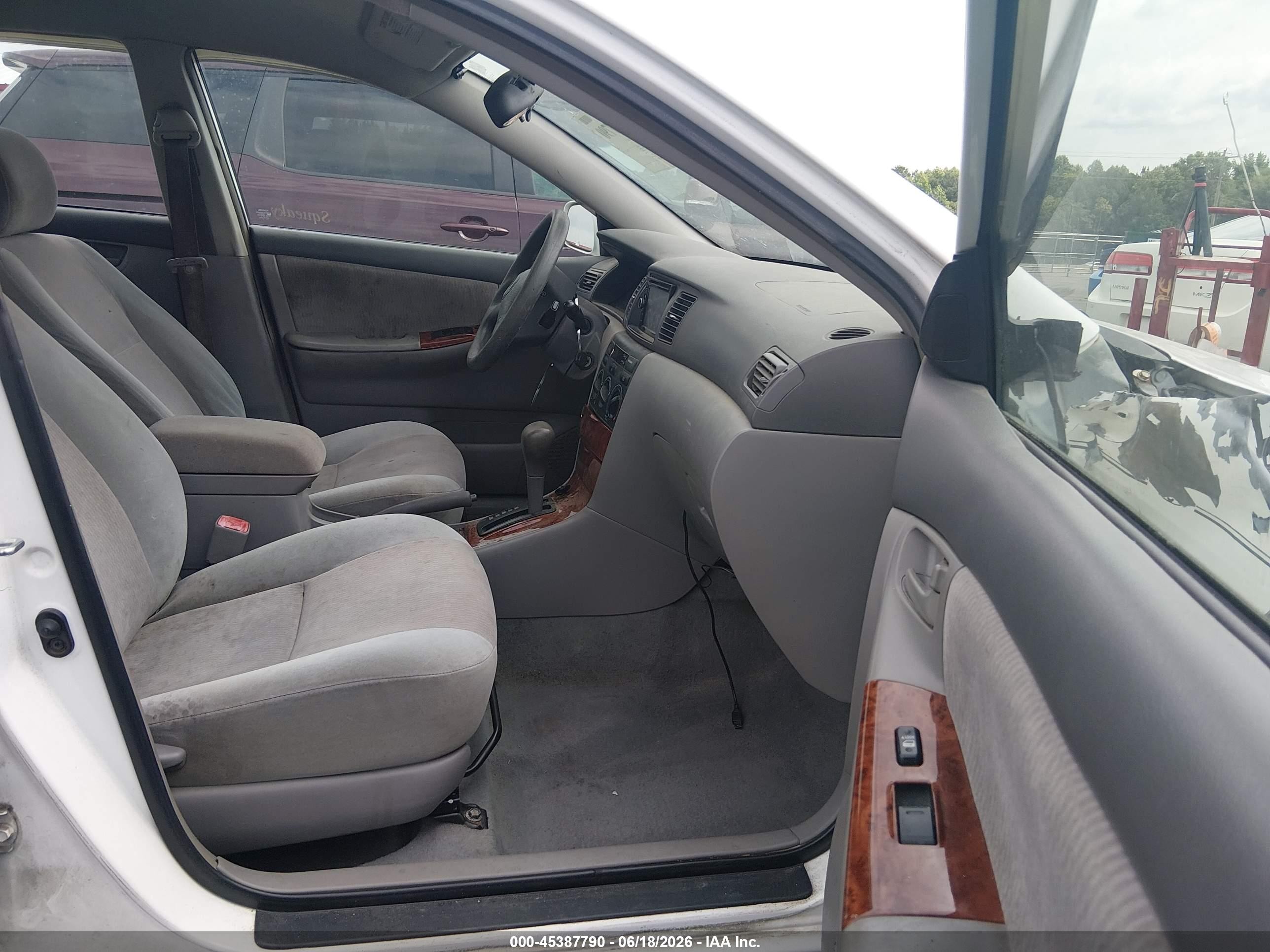 2008 Toyota Corolla Le White vin: 2T1BR32E48C861790