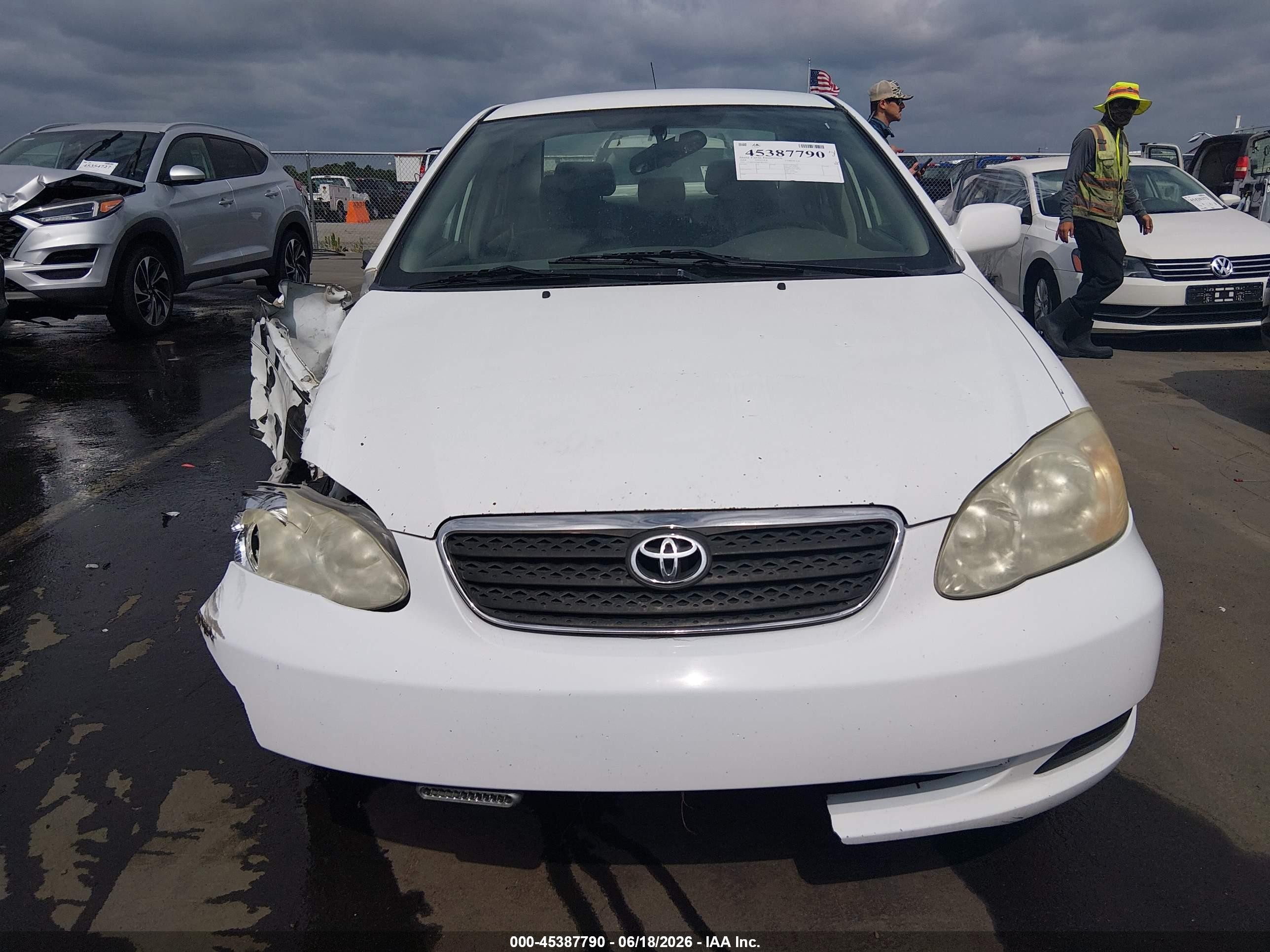 2008 Toyota Corolla Le White vin: 2T1BR32E48C861790