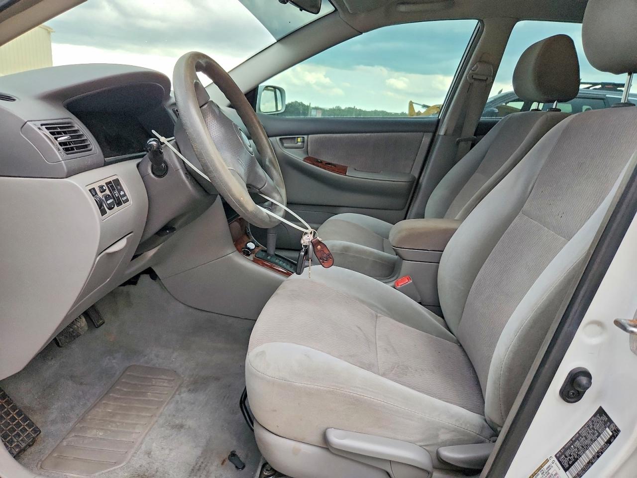 2008 Toyota Corolla Le White vin: 2T1BR32E48C893719