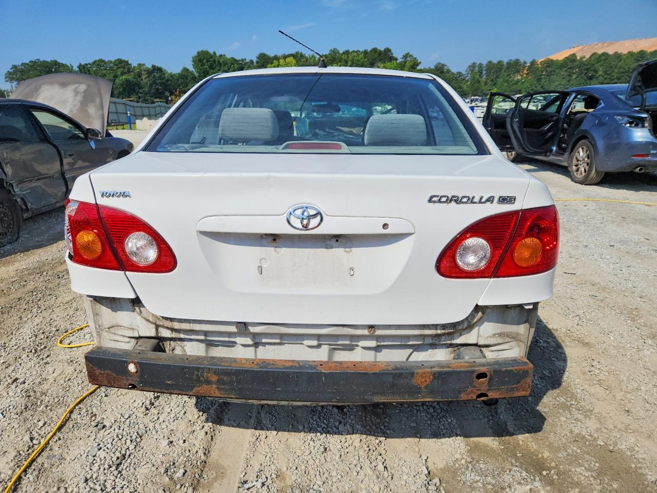 2003 Toyota Corolla Ce White vin: 2T1BR32E53C161981