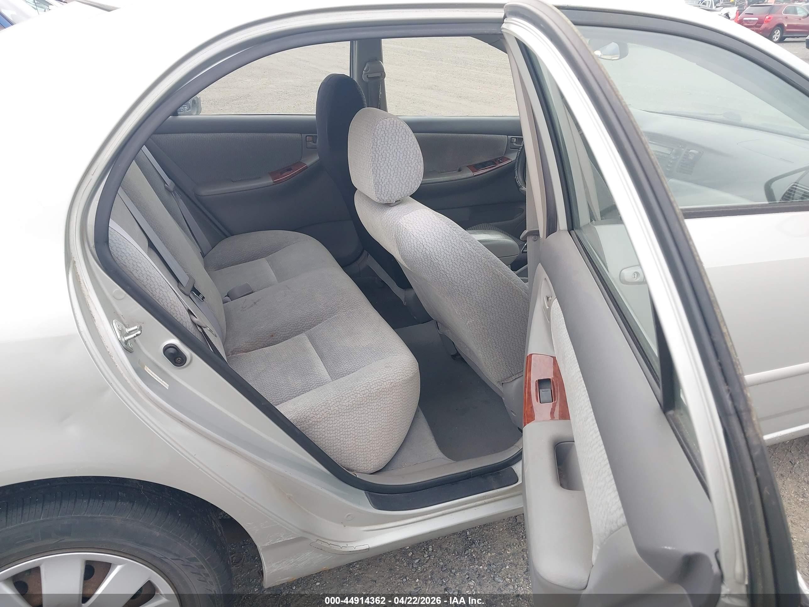 2004 Toyota Corolla Le Silver vin: 2T1BR32E54C284701