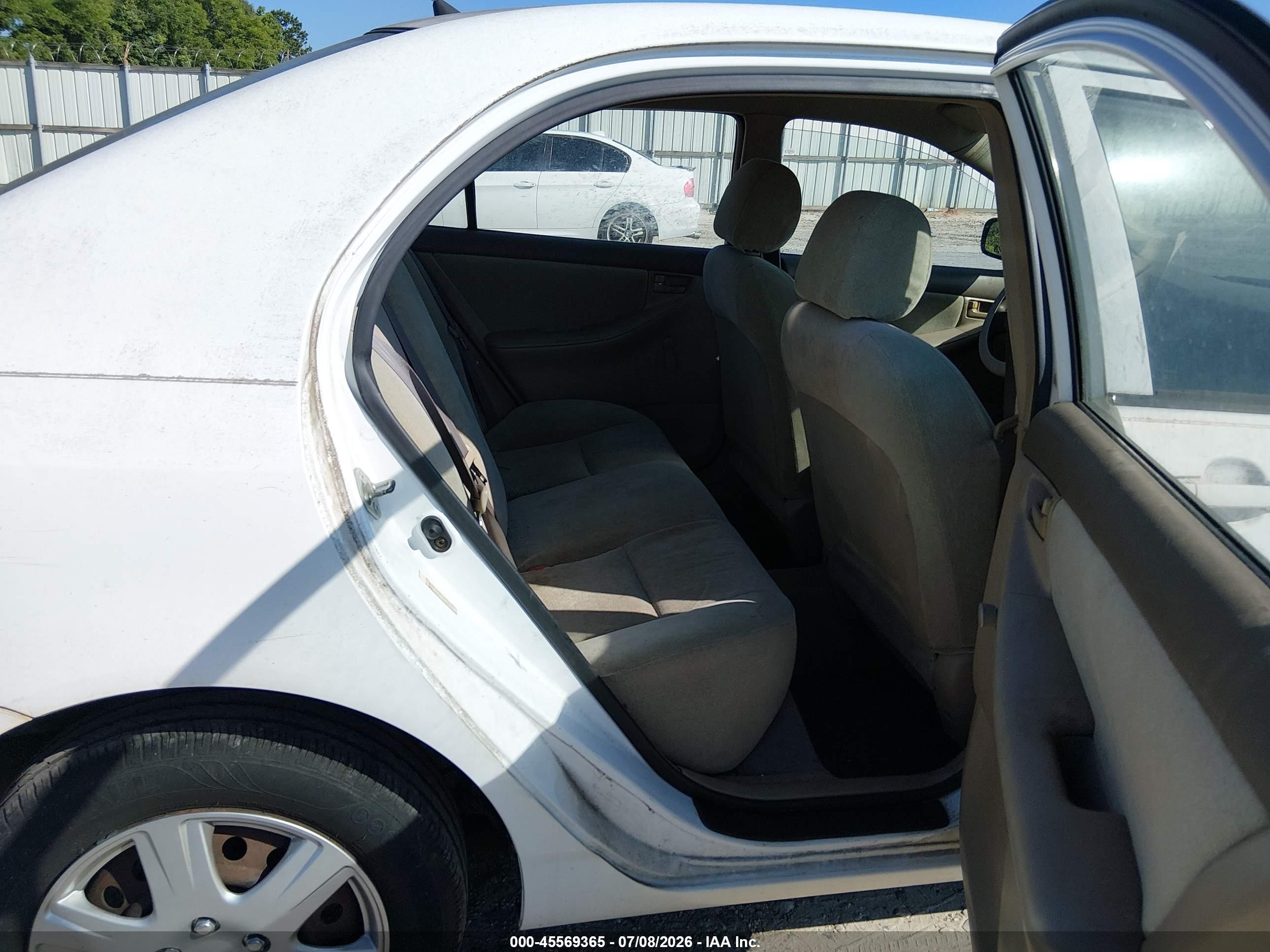 2004 Toyota Corolla Ce White vin: 2T1BR32E54C287582