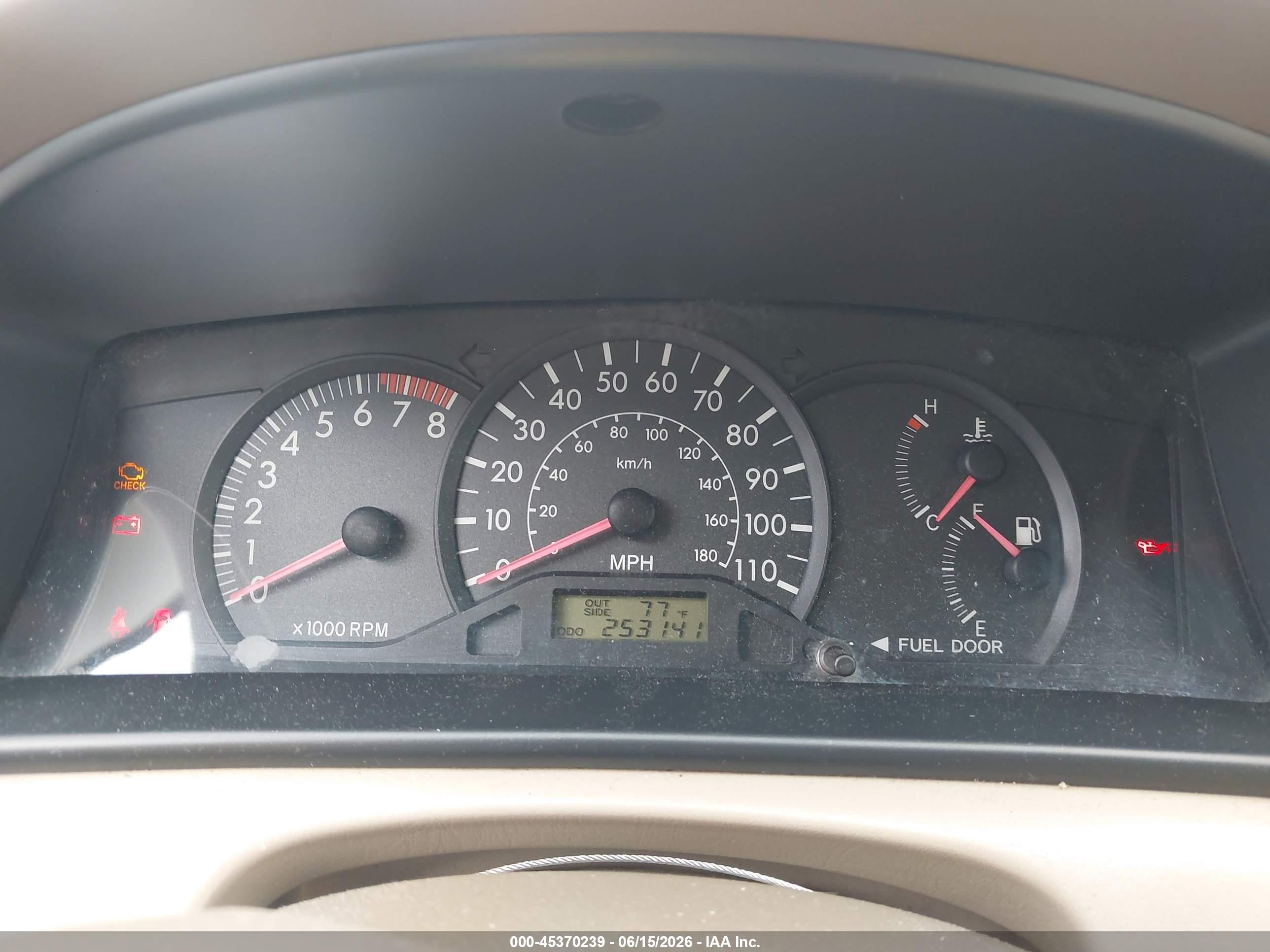2005 Toyota Corolla Ce Красный vin: 2T1BR32E55C442245