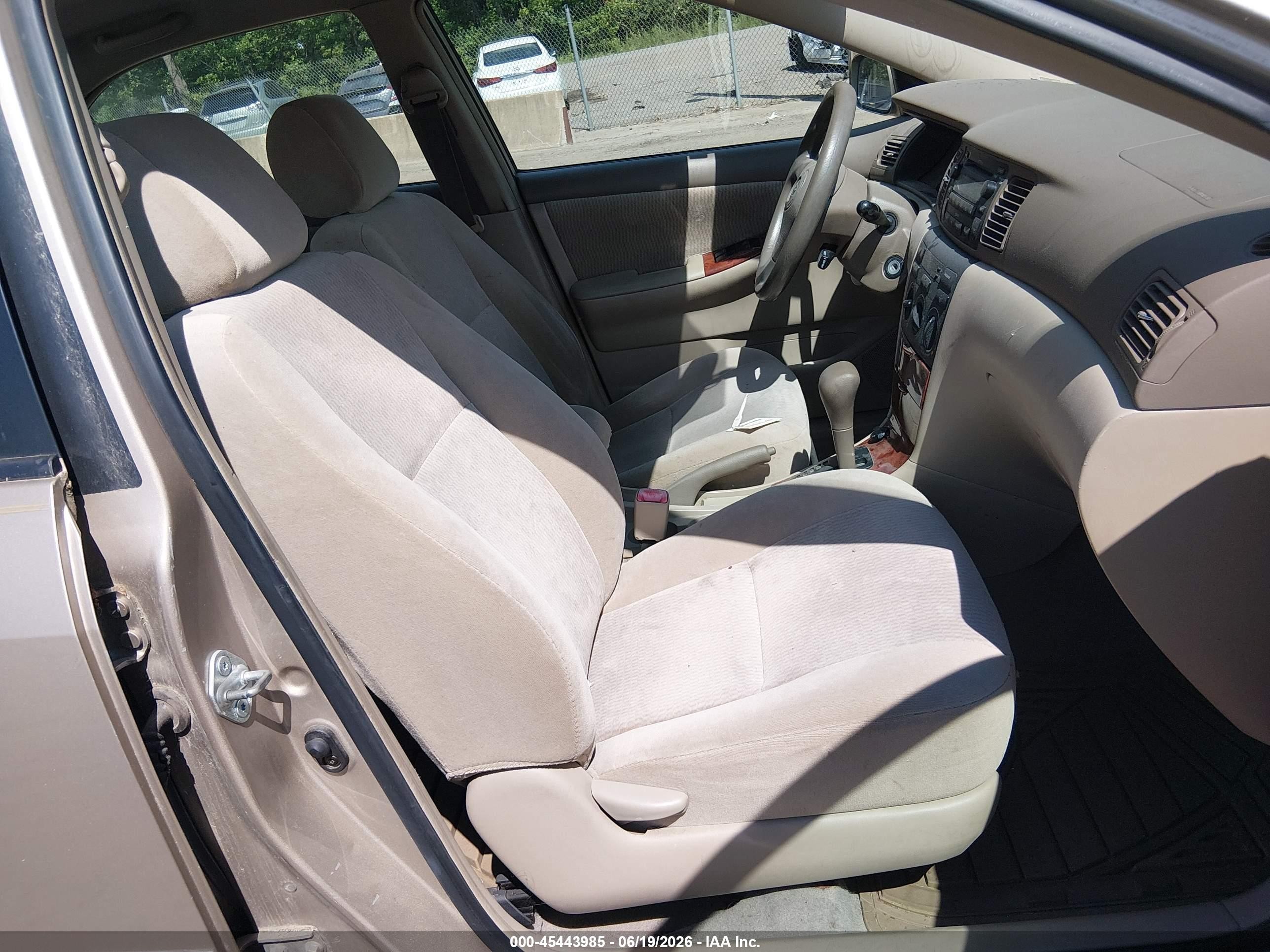 2005 Toyota Corolla Le Gold vin: 2T1BR32E55C483992