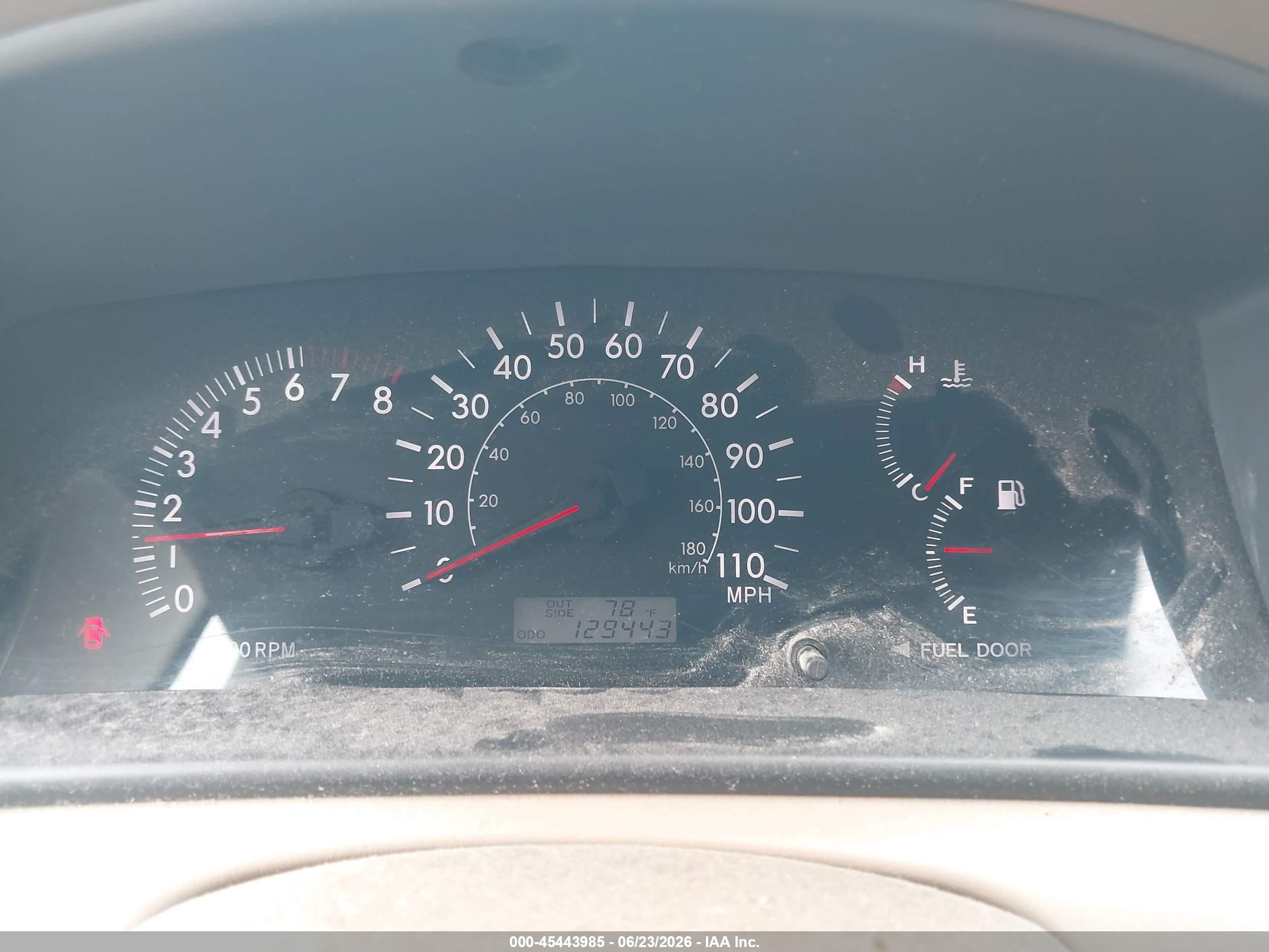 2005 Toyota Corolla Le Gold vin: 2T1BR32E55C483992