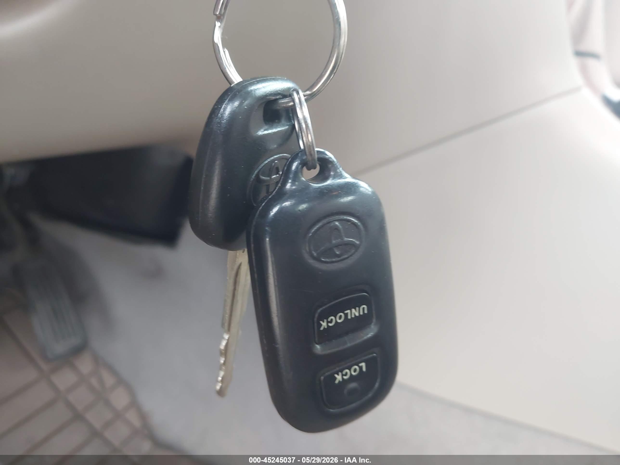 2006 Toyota Corolla Le Red vin: 2T1BR32E56C681165
