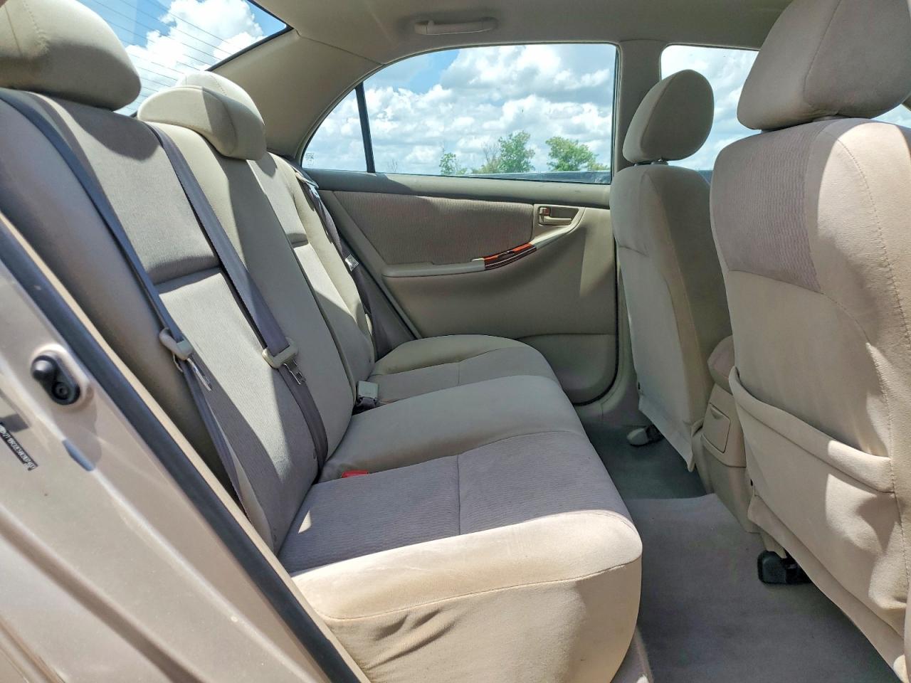2008 Toyota Corolla Le Gold vin: 2T1BR32E58C907403