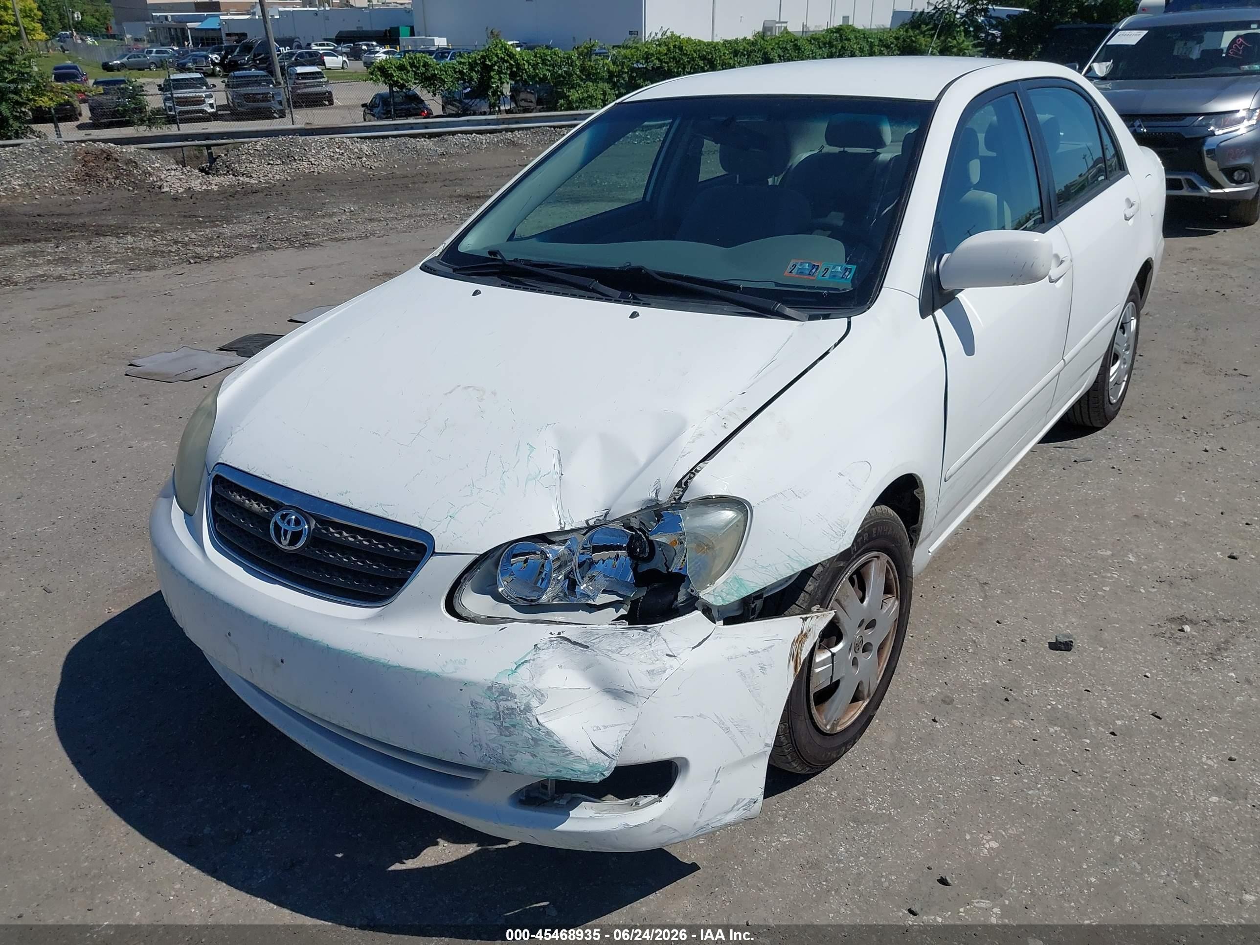 2008 Toyota Corolla Le White vin: 2T1BR32E58C912228