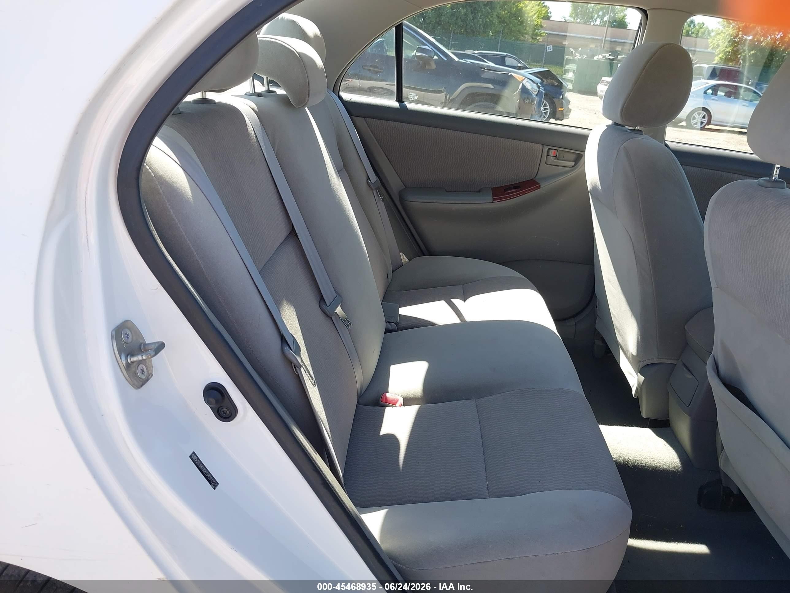 2008 Toyota Corolla Le White vin: 2T1BR32E58C912228