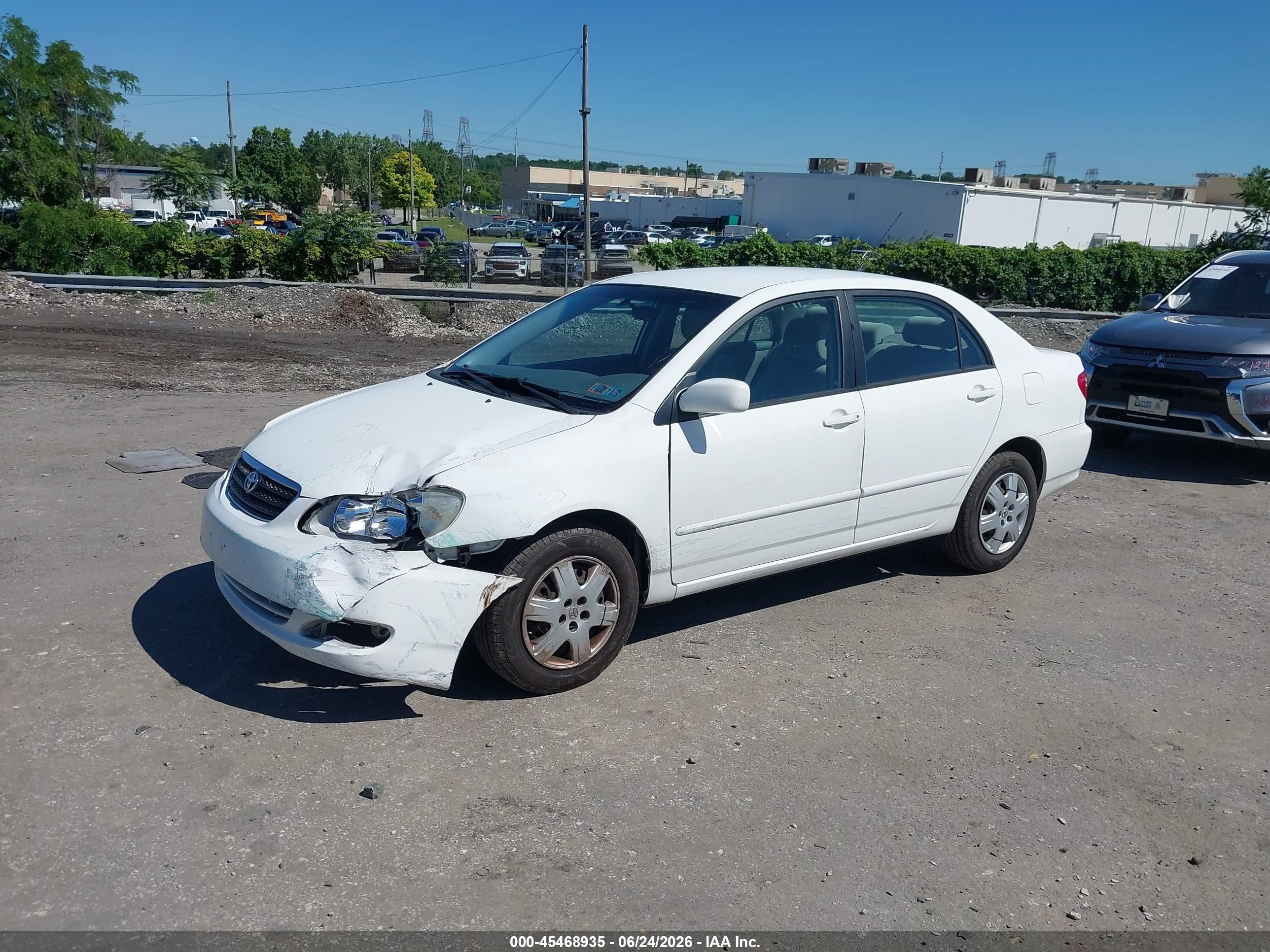 2008 Toyota Corolla Le White vin: 2T1BR32E58C912228