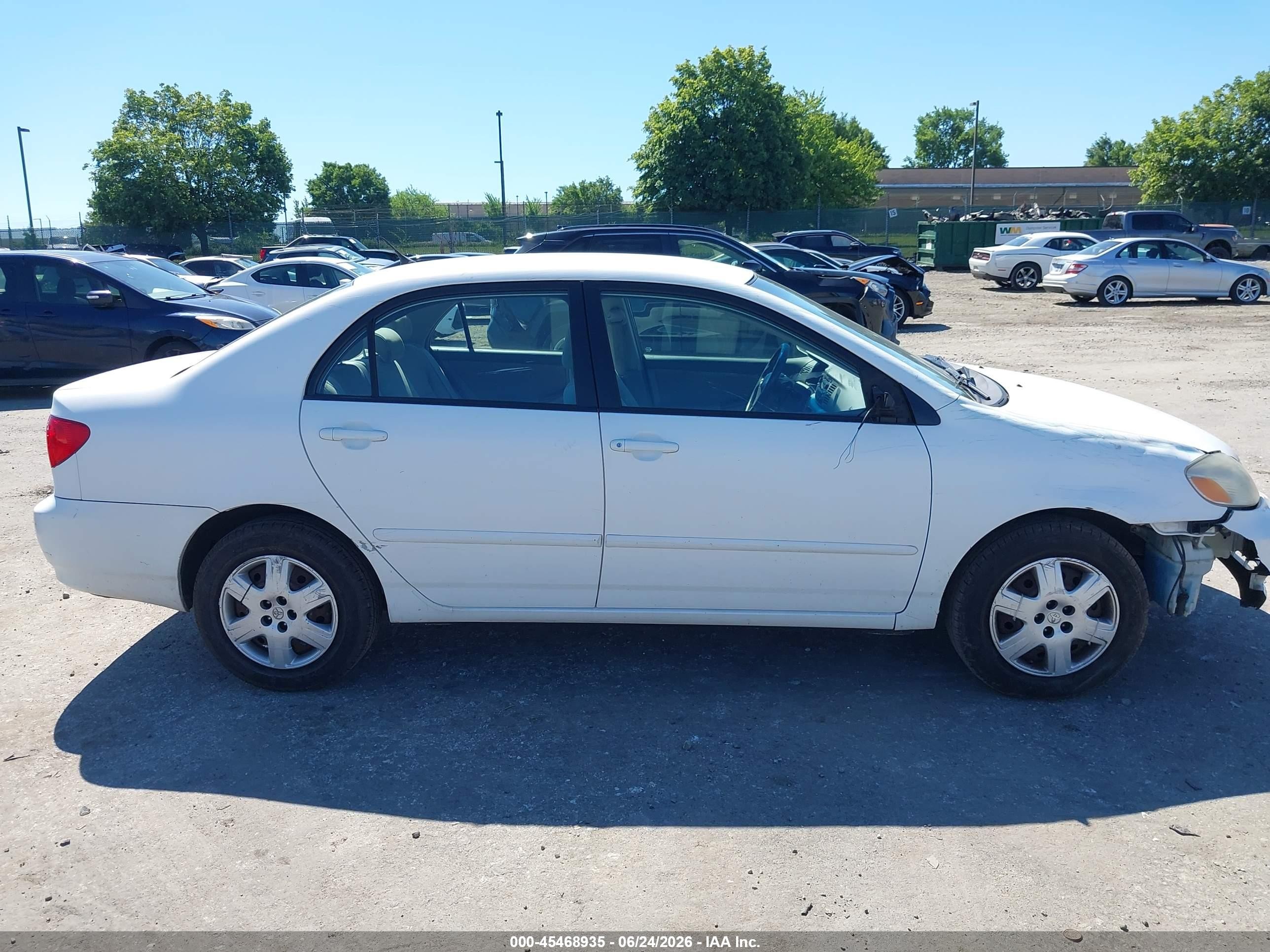 2008 Toyota Corolla Le White vin: 2T1BR32E58C912228