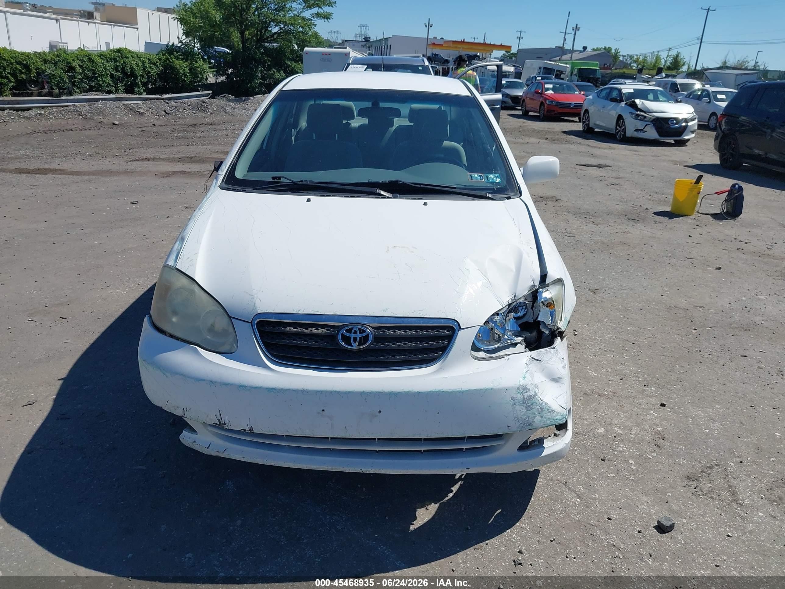 2008 Toyota Corolla Le White vin: 2T1BR32E58C912228