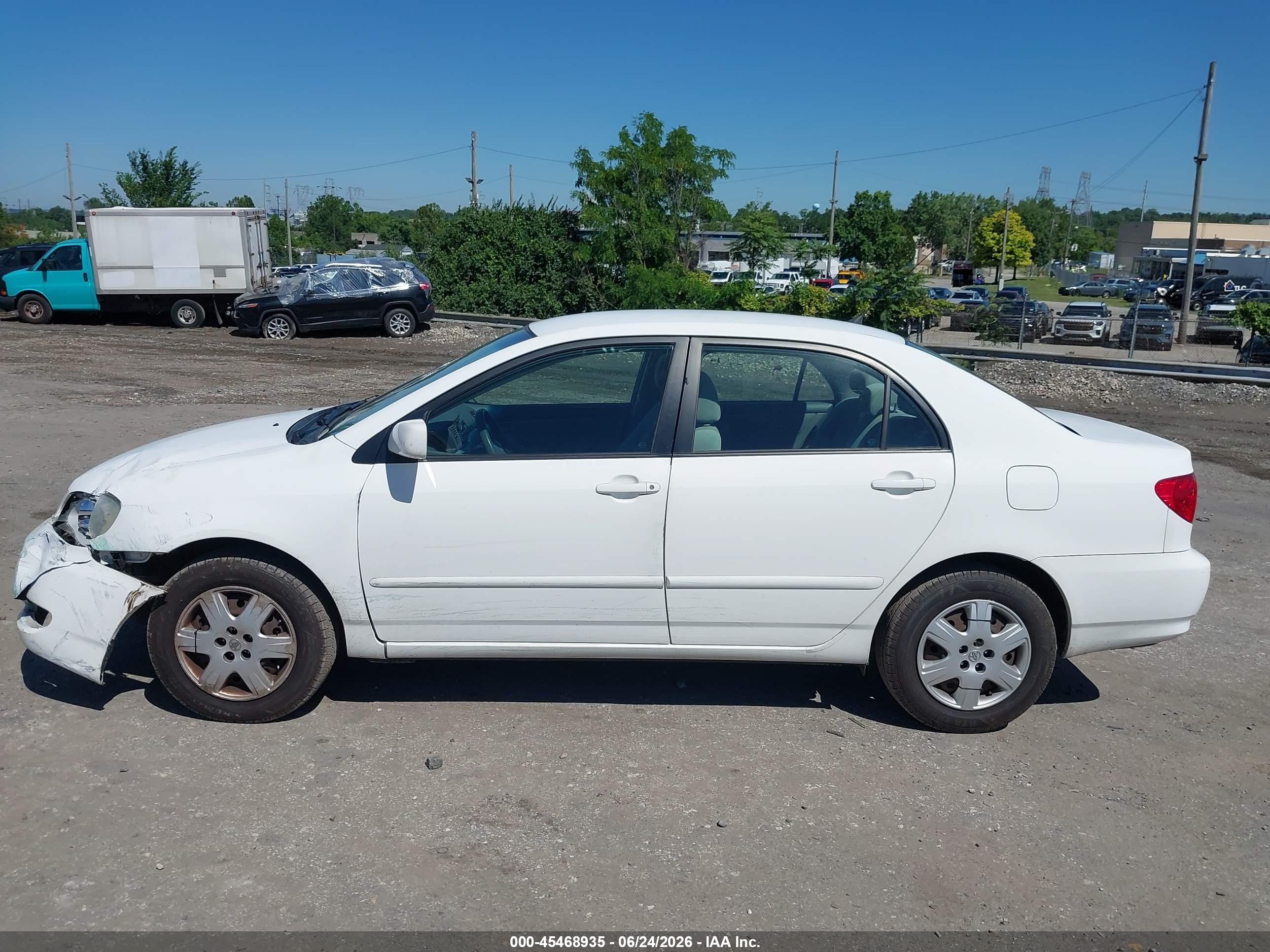 2008 Toyota Corolla Le White vin: 2T1BR32E58C912228