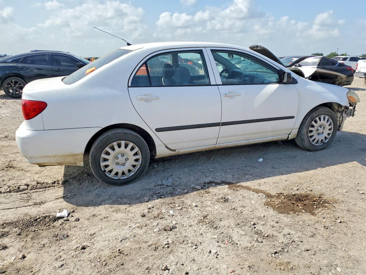 2004 Toyota Corolla Ce White vin: 2T1BR32E64C256504