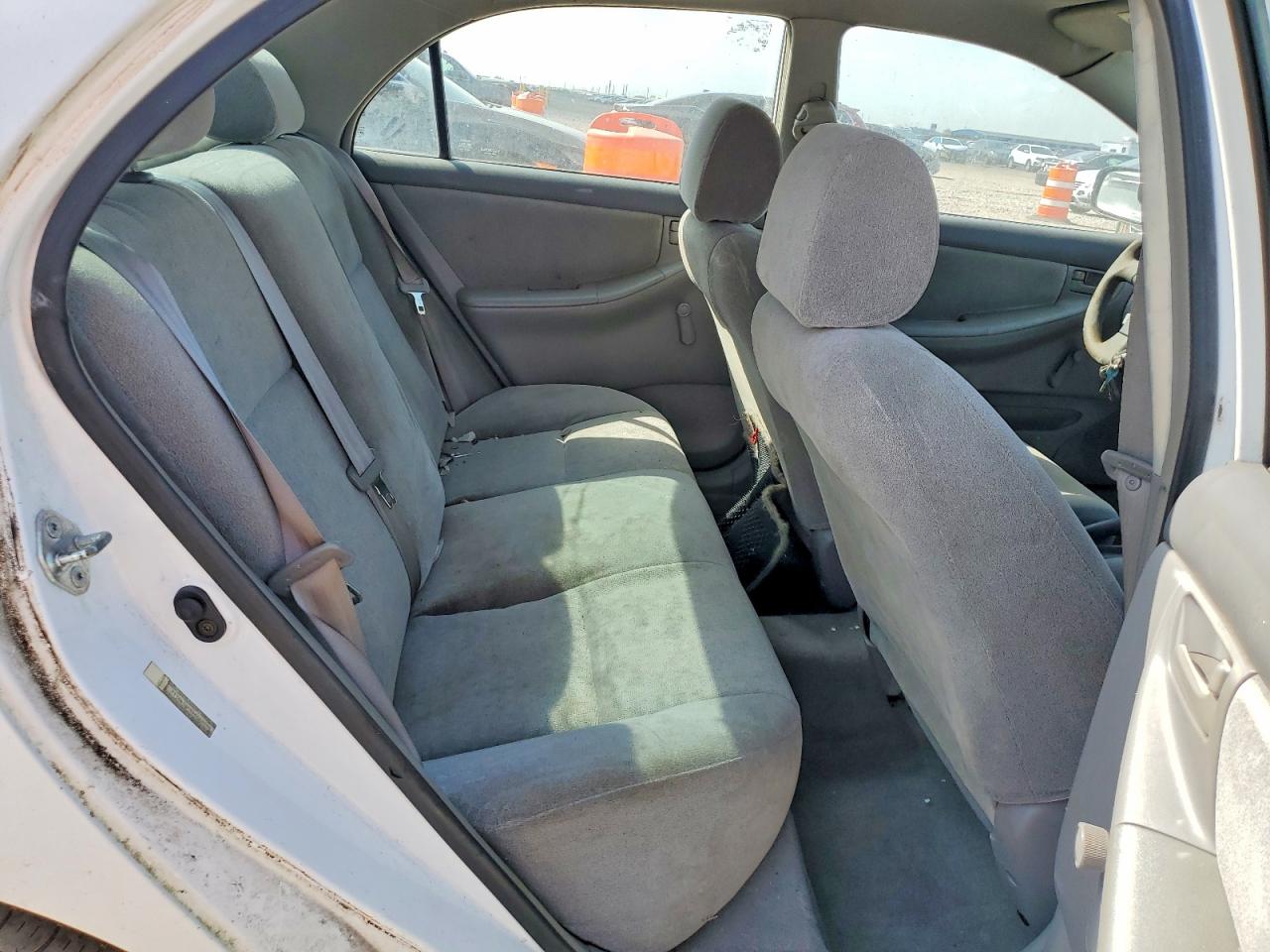 2004 Toyota Corolla Ce White vin: 2T1BR32E64C256504
