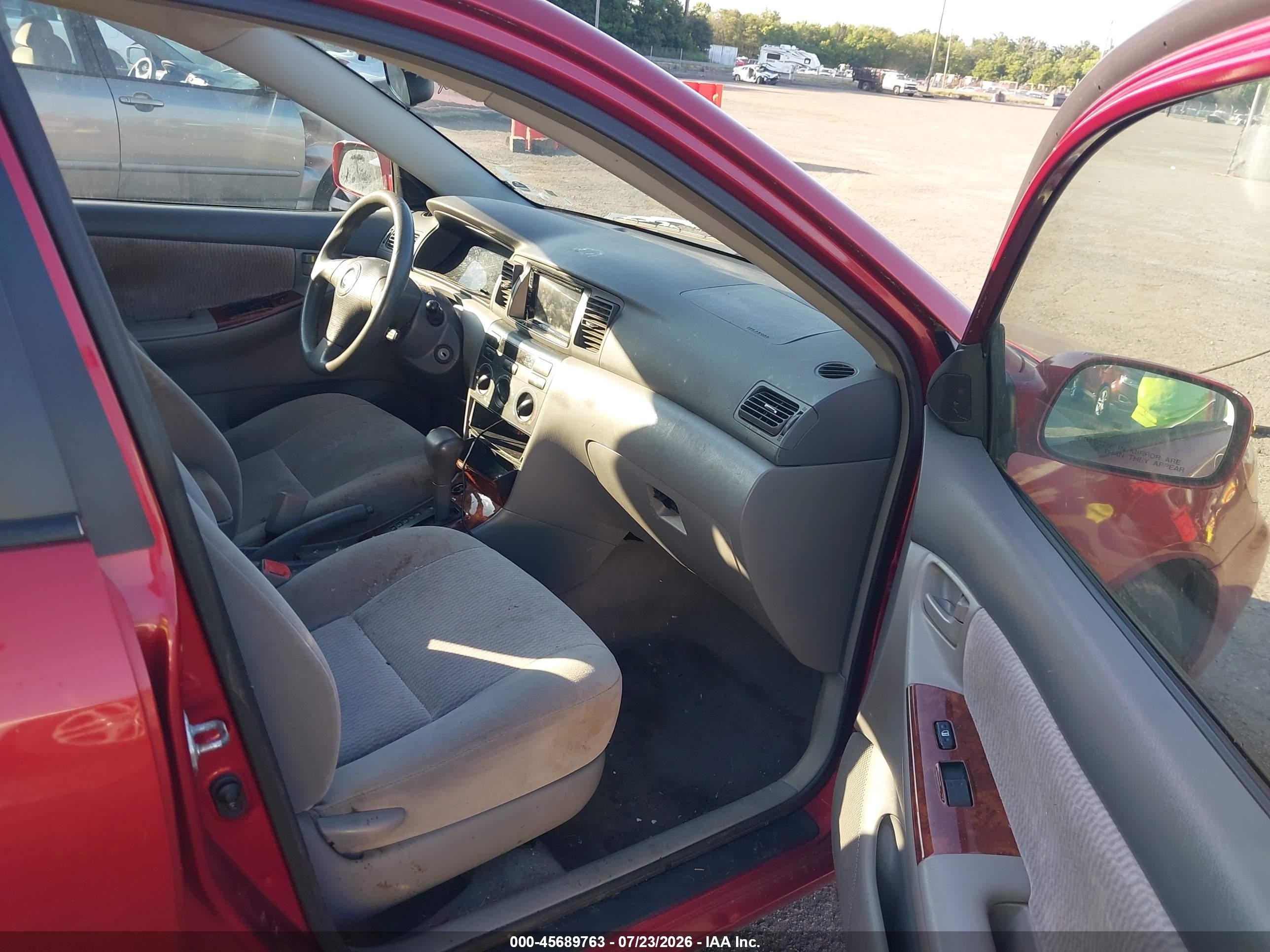 2005 Toyota Corolla Le Red vin: 2T1BR32E65C371184