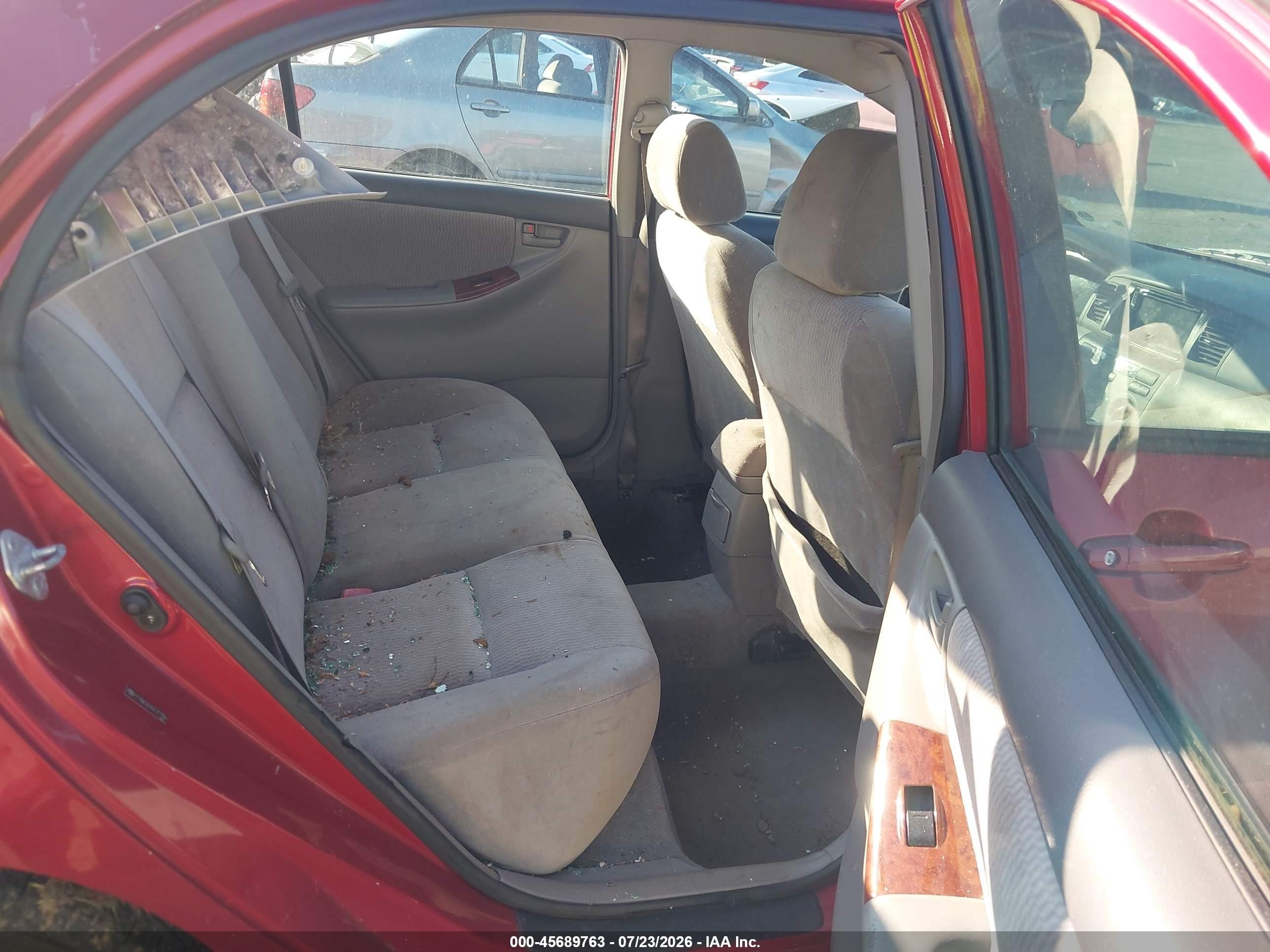 2005 Toyota Corolla Le Red vin: 2T1BR32E65C371184