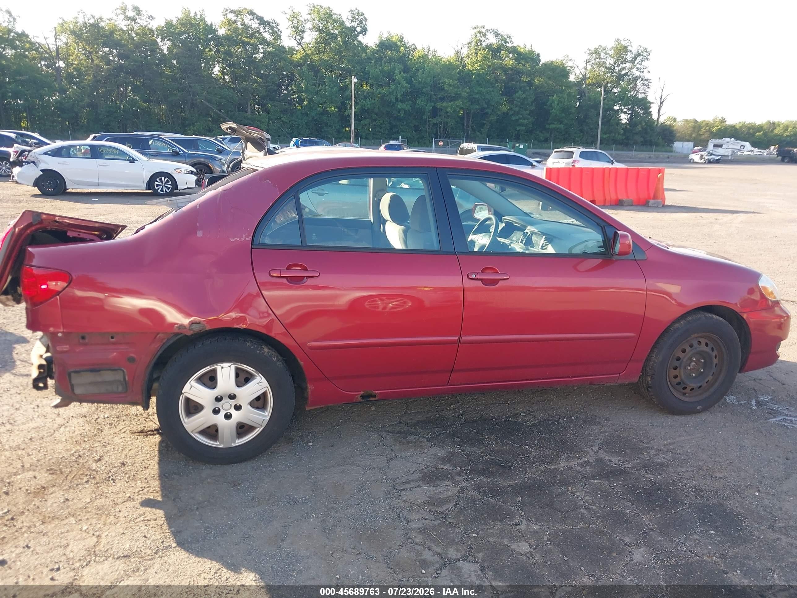 2005 Toyota Corolla Le Red vin: 2T1BR32E65C371184