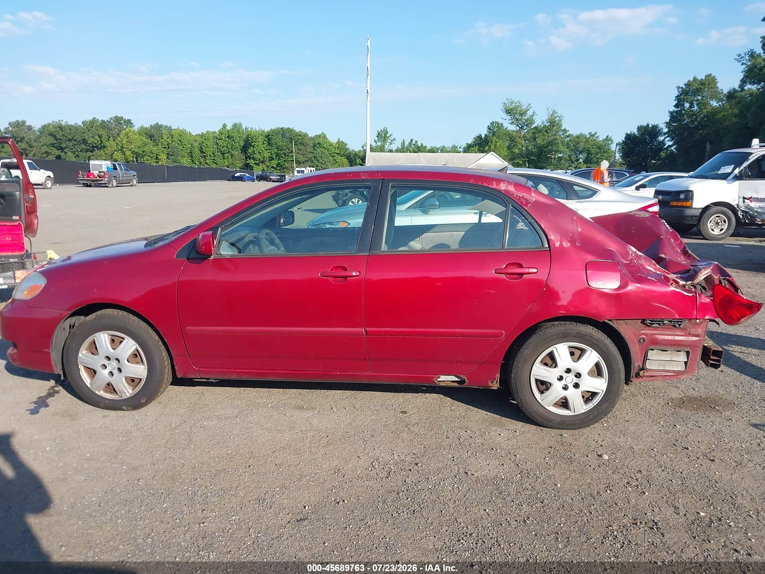 2005 Toyota Corolla Le Red vin: 2T1BR32E65C371184