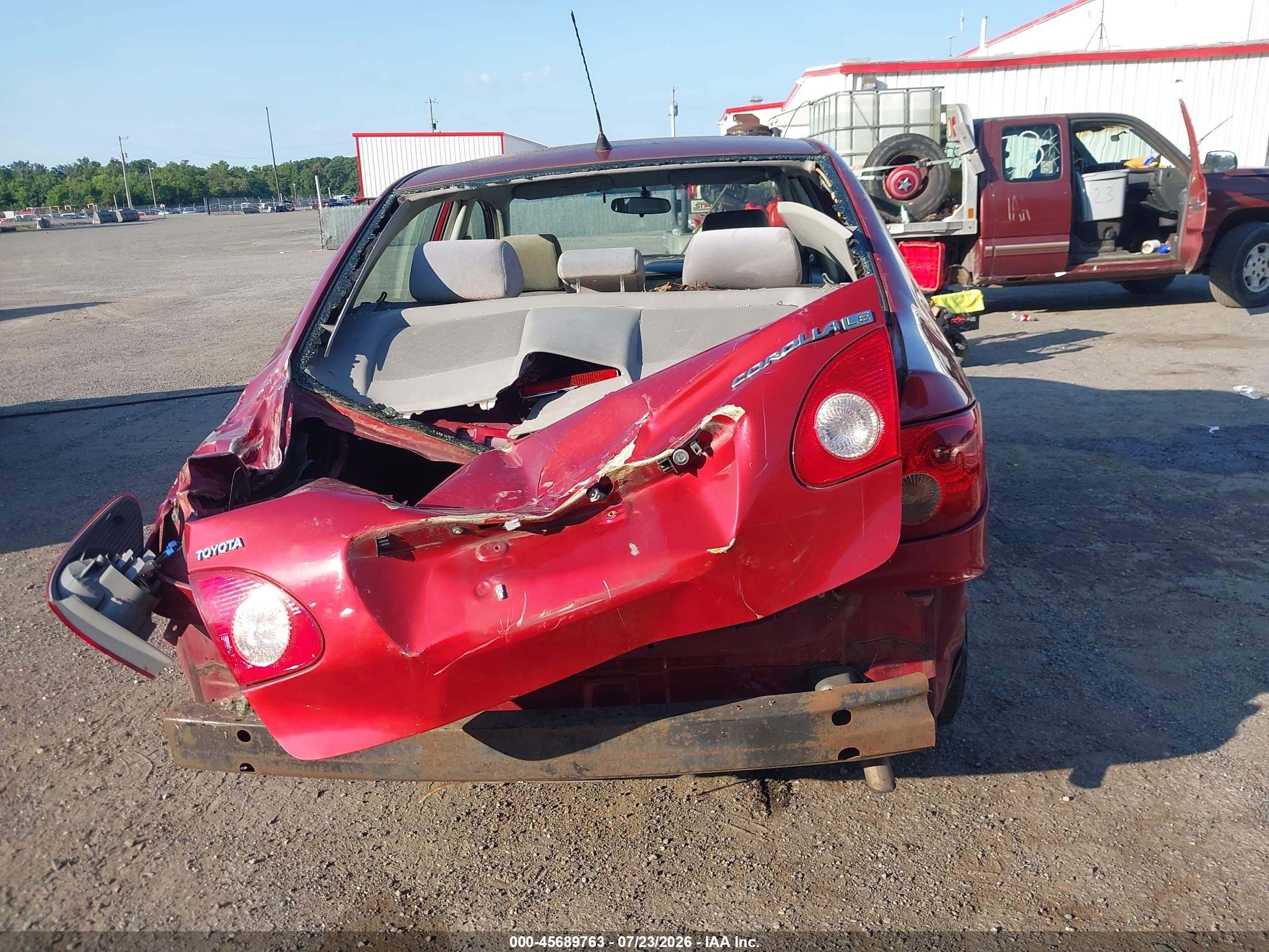 2005 Toyota Corolla Le Red vin: 2T1BR32E65C371184