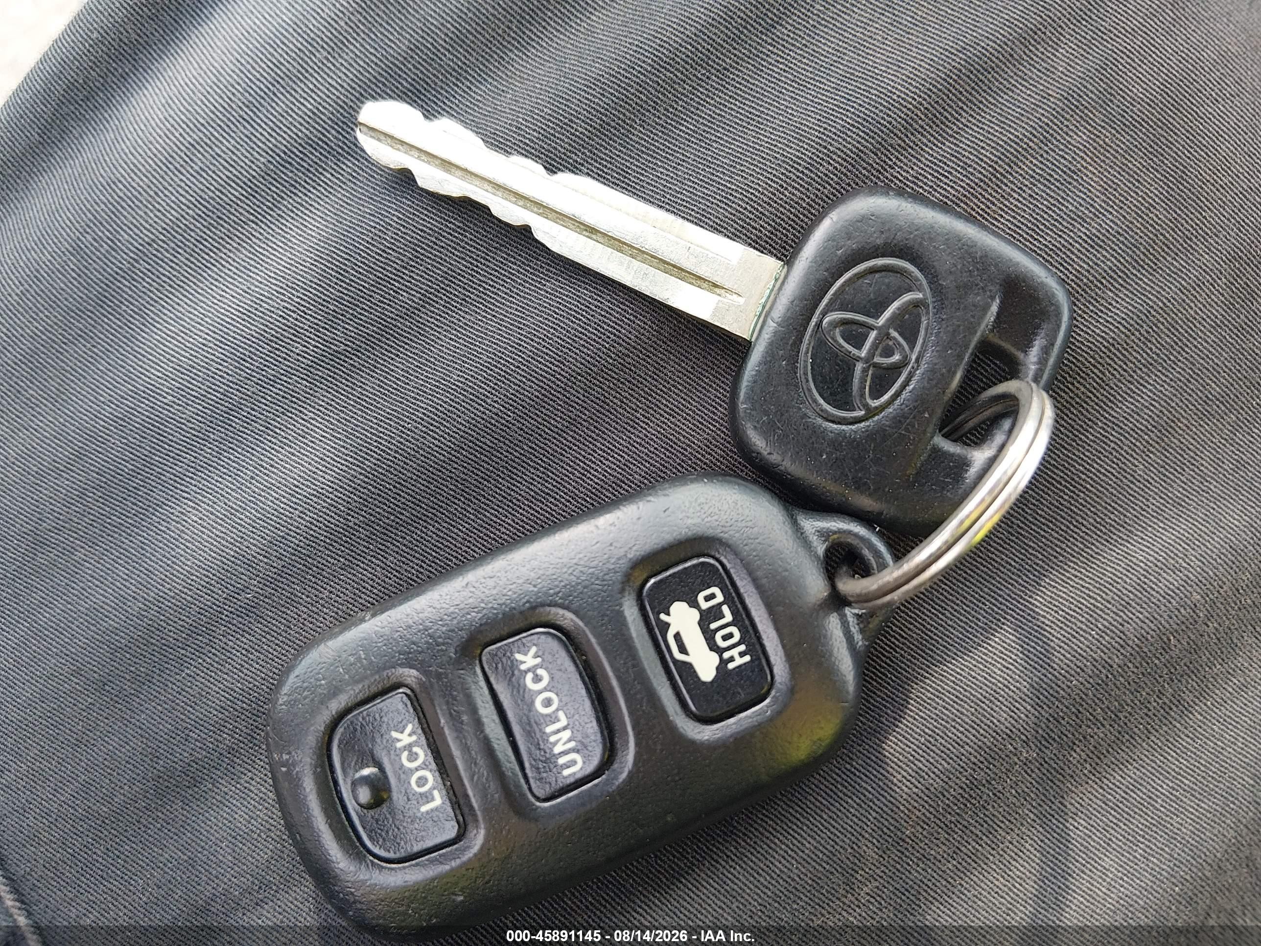 2003 Toyota Corolla Le Silver vin: 2T1BR32E73C024492