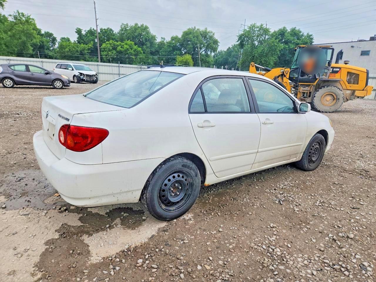 2004 Toyota Corolla Le White vin: 2T1BR32E74C227254
