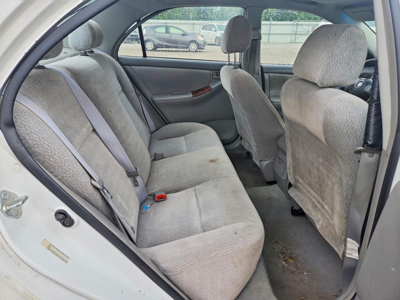 2004 Toyota Corolla Le White vin: 2T1BR32E74C227254